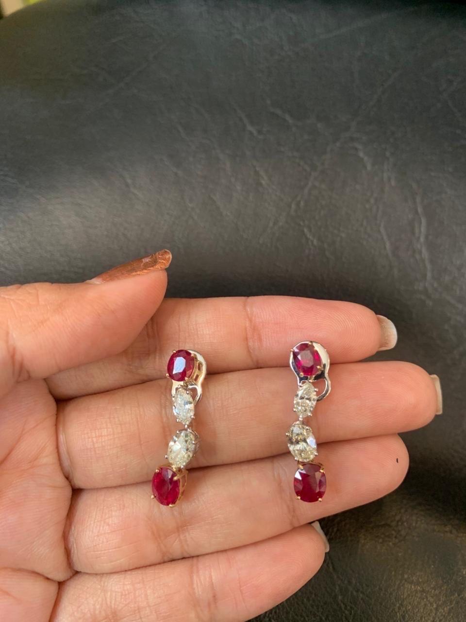 Boucles d'oreilles certifiées GRS de 4.41 carats de rubis et diamants de sang de pigeon de Birmanie en 18K WG Neuf - En vente à Bangkok, TH