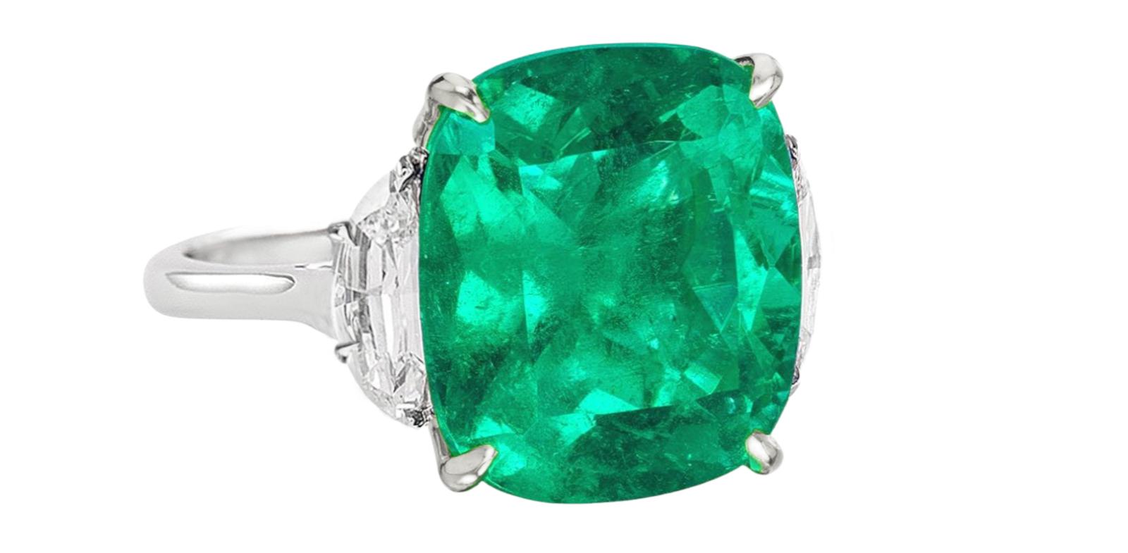 GRS Certified 4.44 Ct Insignificant Oil Cushion Cut Green Emerald Diamond Ring In New Condition For Sale In Rome, IT