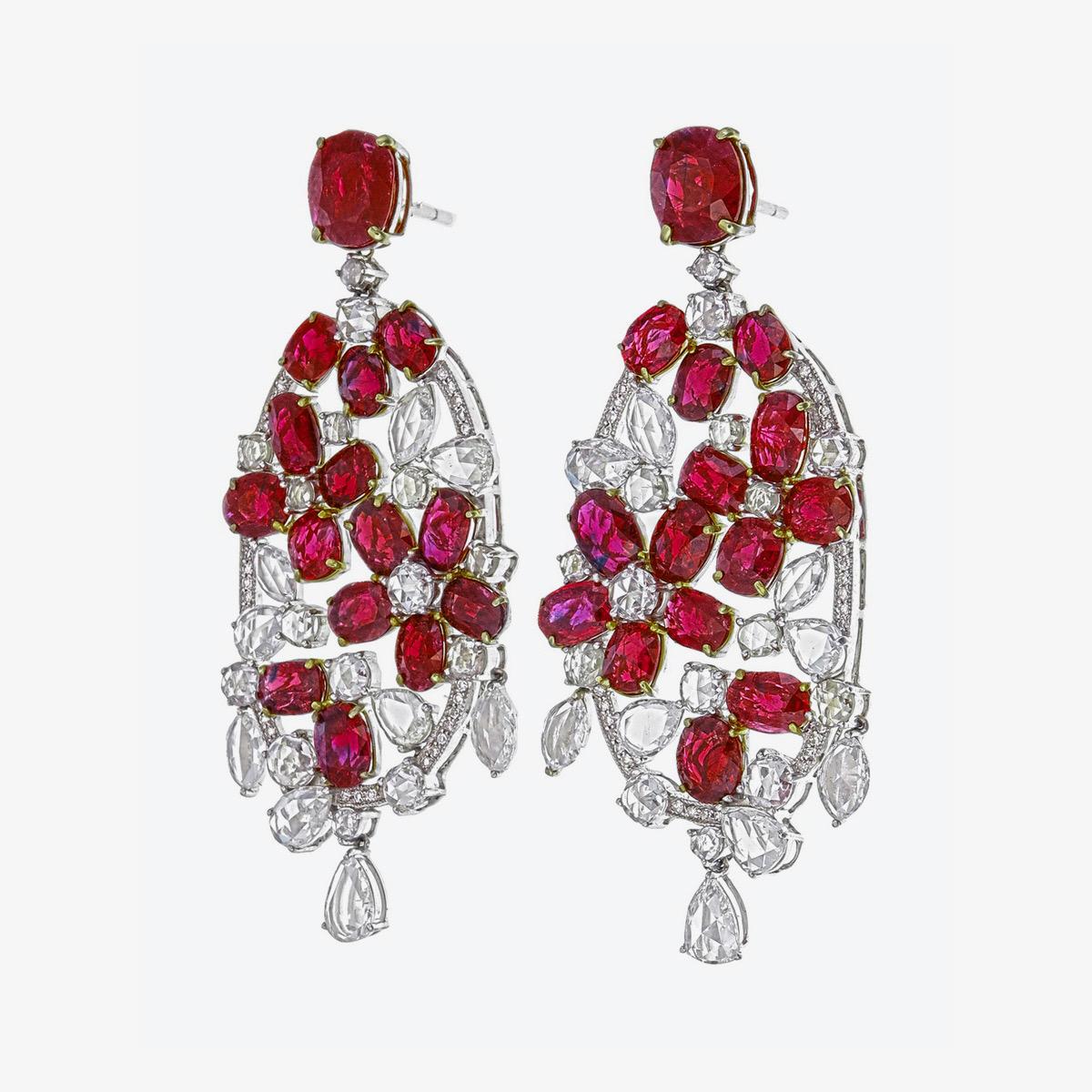 GRS zertifiziert 4,51 Karat Burma Rubin Taube Bood und Diamant-Ohrringe in 18K WG im Zustand „Neu“ im Angebot in Bangkok, TH