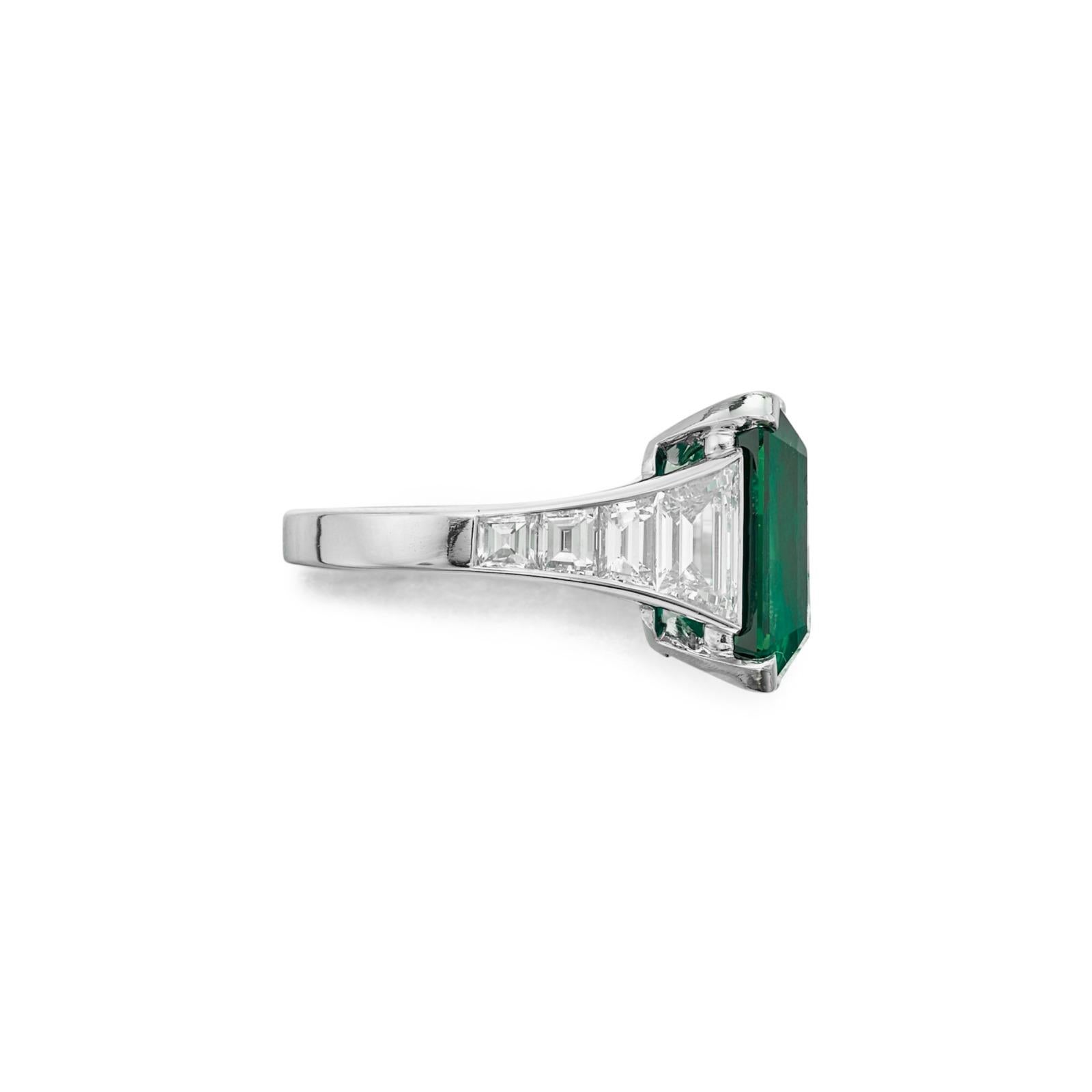 Contemporary GIA Certified 7.63 Carat VIVID GREEN Emerald Diamond Ring For Sale