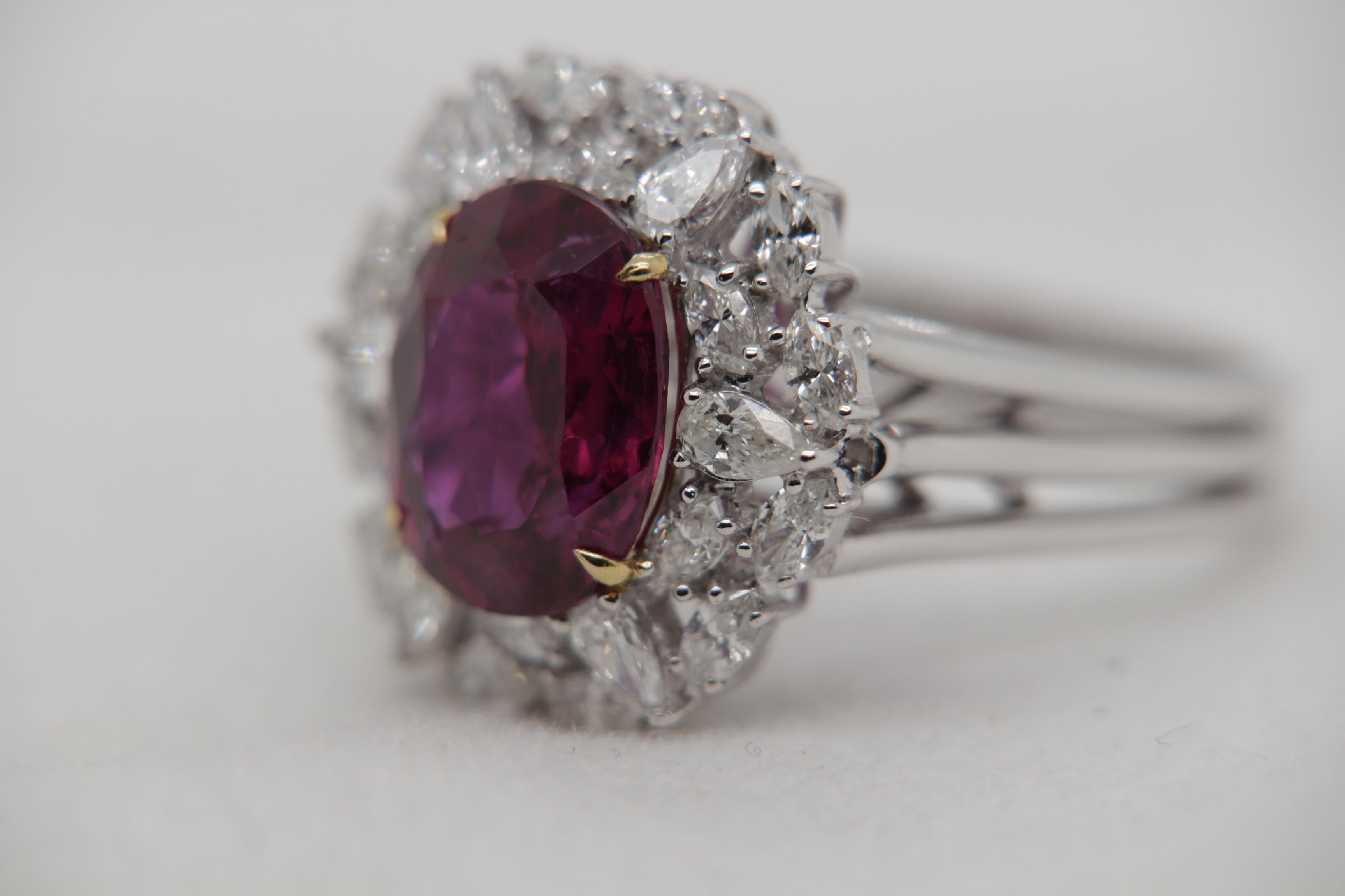 GRS Certified 4.61 Carat Thai Ruby No Heat and Diamond Ring in 18 Karat Gold In New Condition In Bangkok, TH