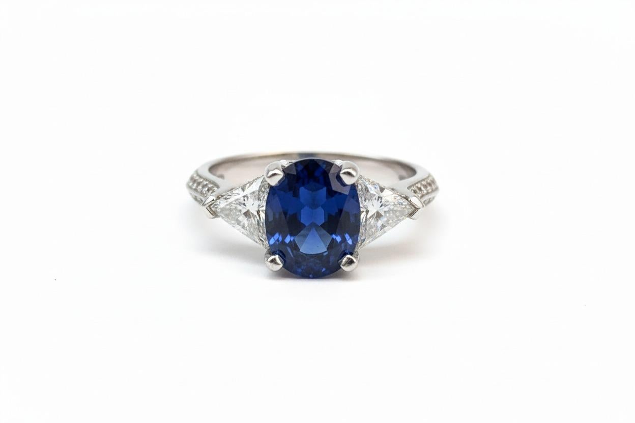 Contemporain Bague certifiée GRS de 4,66 carats de saphir royal bleu de Birmanie non chauffé et de diamant en vente
