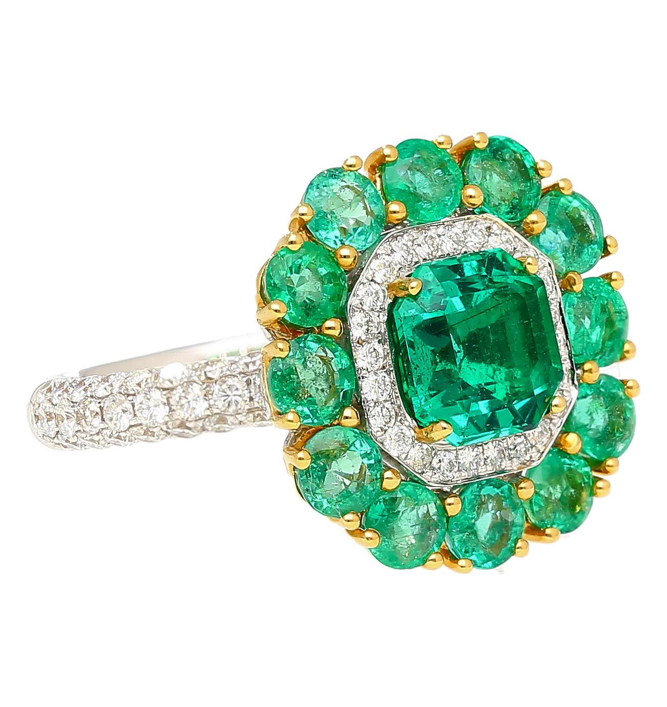 GRS Certified 4.93 Carat Emerald & Diamond 18K Gold Floral Cluster Cocktail Ring Pour femmes en vente