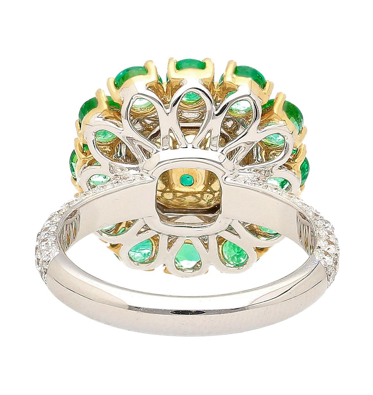 GRS Certified 4.93 Carat Emerald & Diamond 18K Gold Floral Cluster Cocktail Ring en vente 2