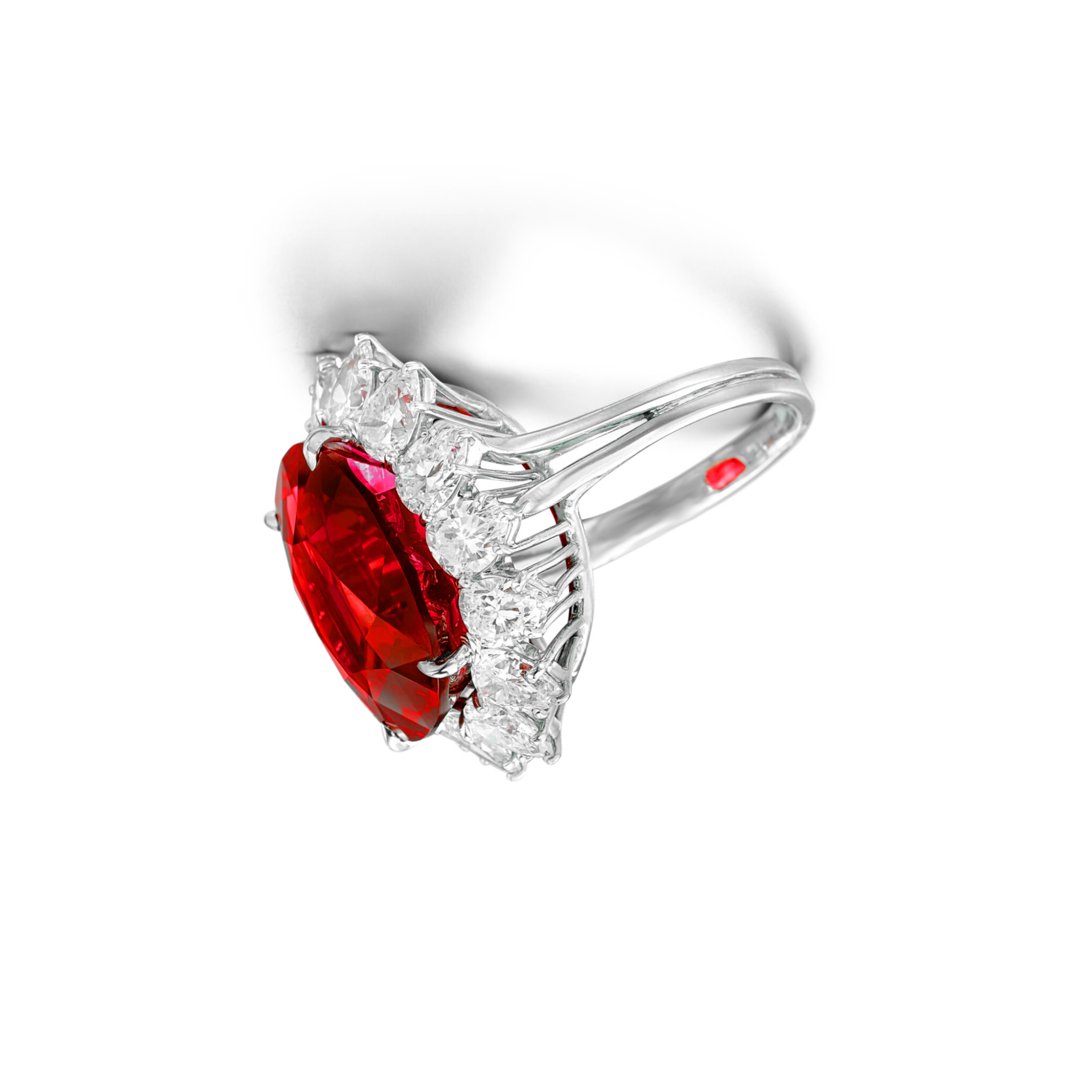 Anello di rubino e diamanti con certificato GRS da 5 carati di sangue di piccione In condizioni Nuovo in vendita a Chicago, IL