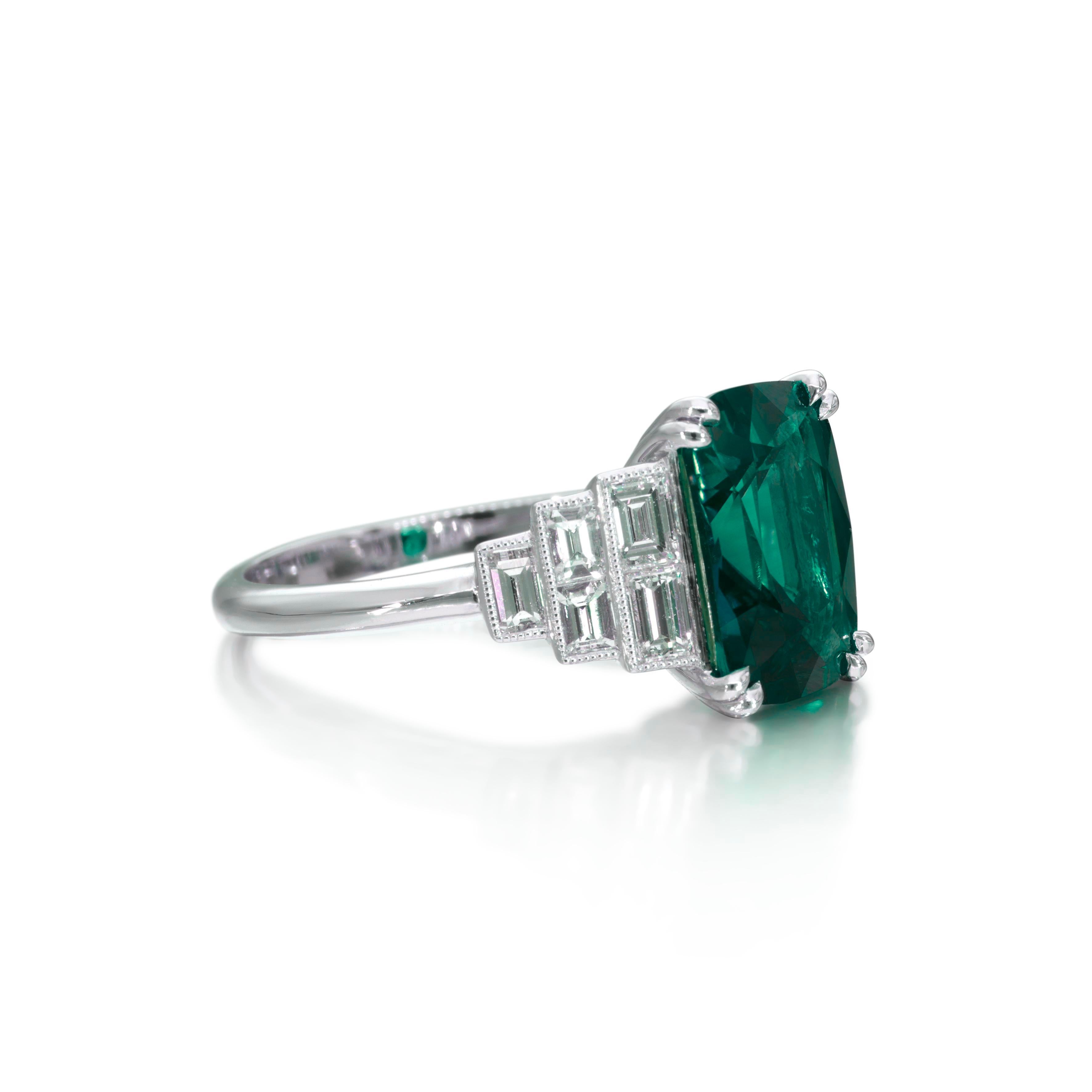 Contemporary AGL Certified 5 Carat VIVID GREEN Minor Oil Green Diamond Cocktail Ring For Sale