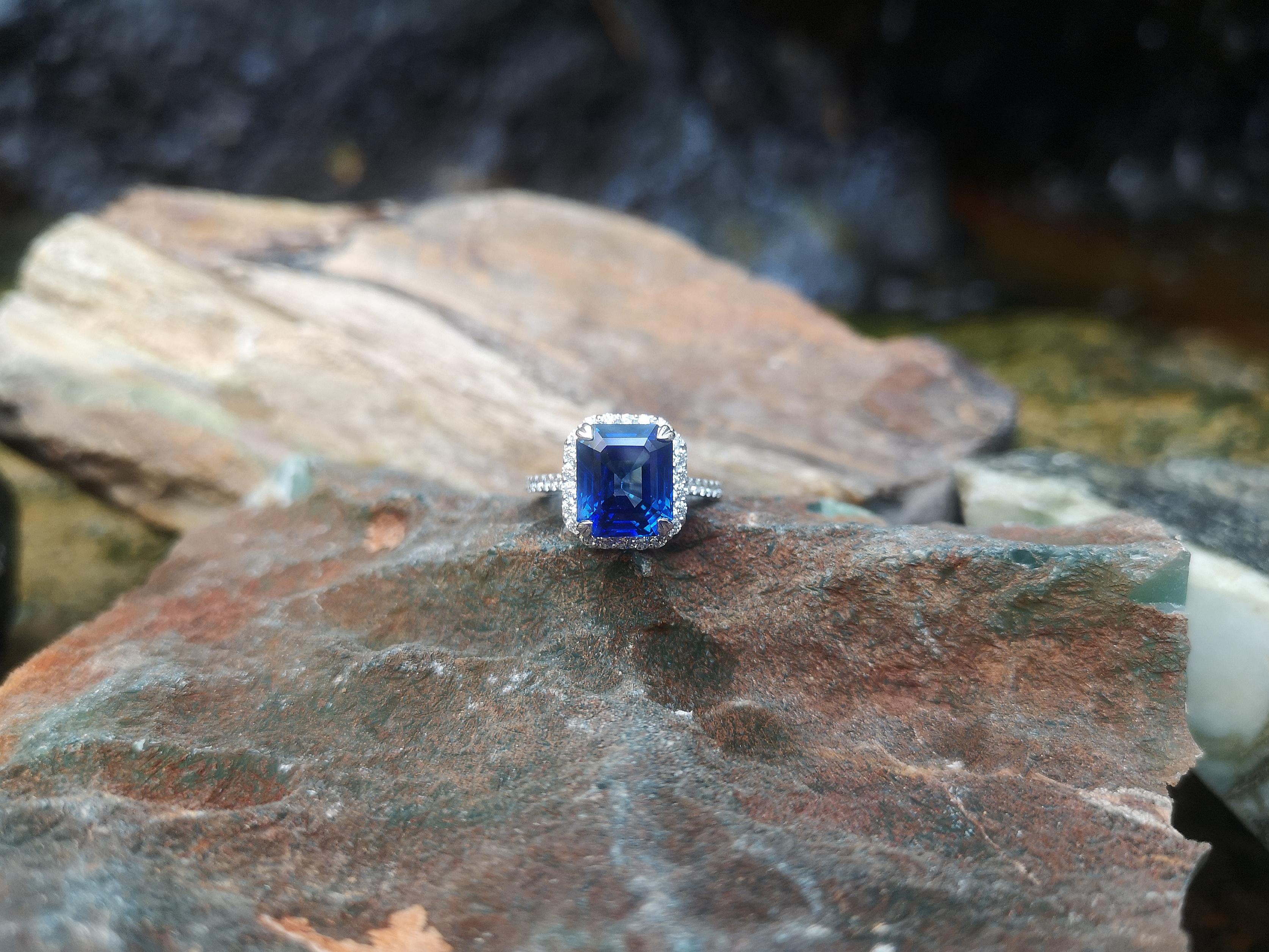 Women's GRS Certified 5 Cts Ceylon Blue Sapphire with Diamond Ring in Platinum 950 For Sale
