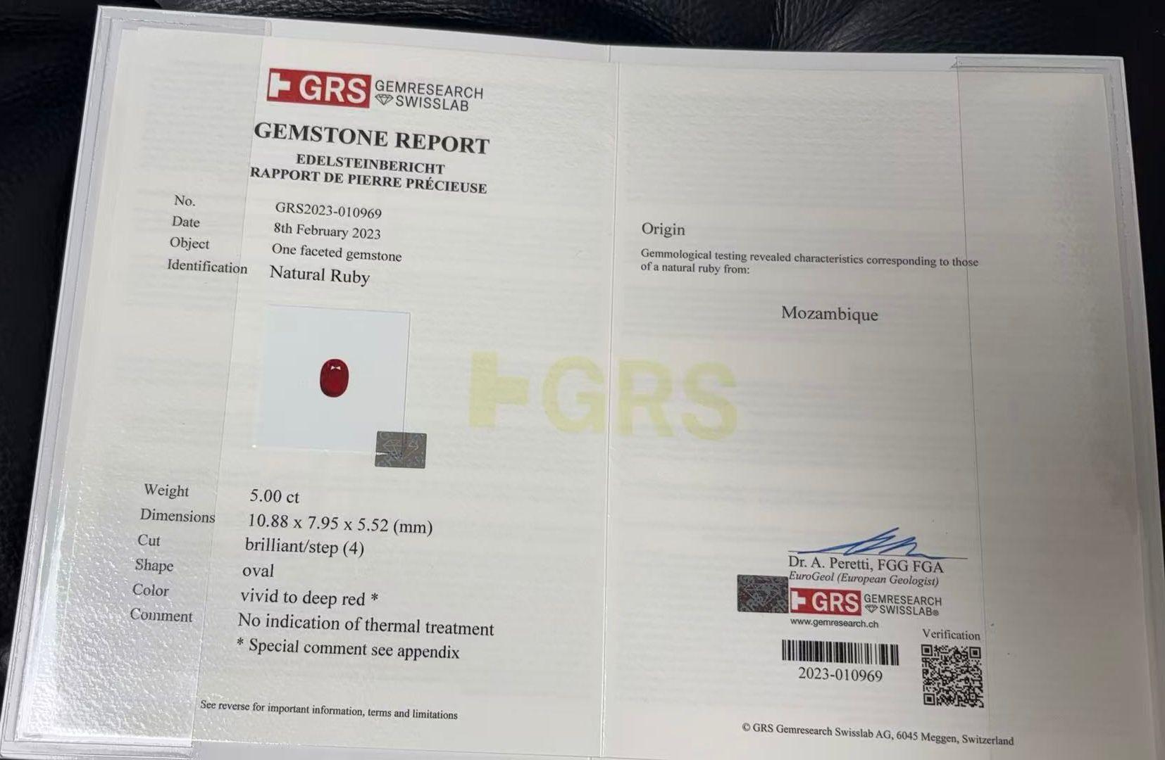 Contemporain Bague certifiée GRS de 5,00 carats de rubis et de diamants d'un rouge vif à profond  PAS DE CHALEUR en vente