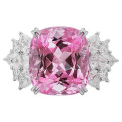 GRS-zertifiziert 5.23 Karat. VIVID PINK Saphir-Diamantring