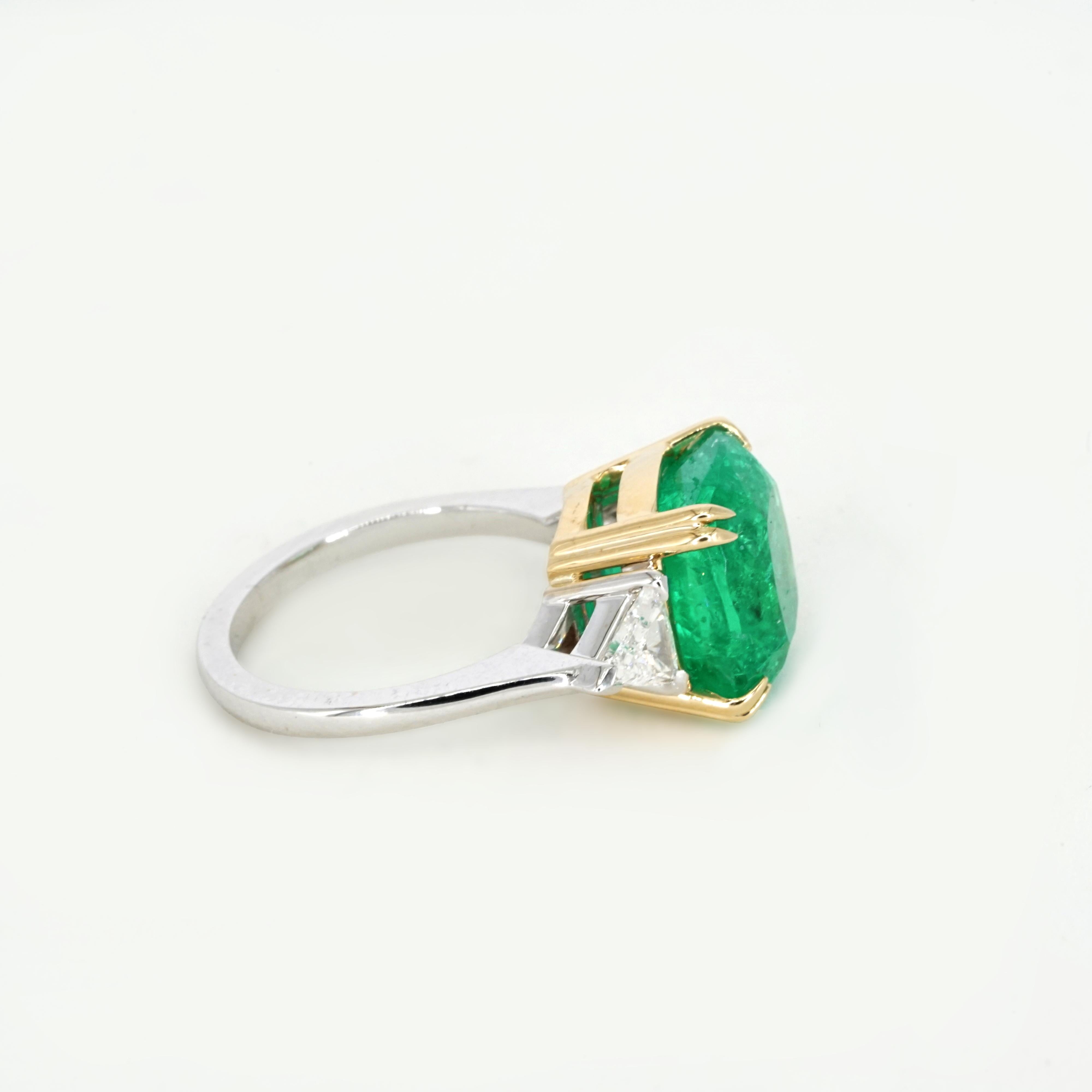 Indulge in the beauty of this exquisite 18K white and yellow gold ring, featuring a stunning 5.29-carat natural Colombian emerald. Certified by GIA, the cushion-cut emerald radiates a vivid green hue, celebrated for its brilliance and exceptional