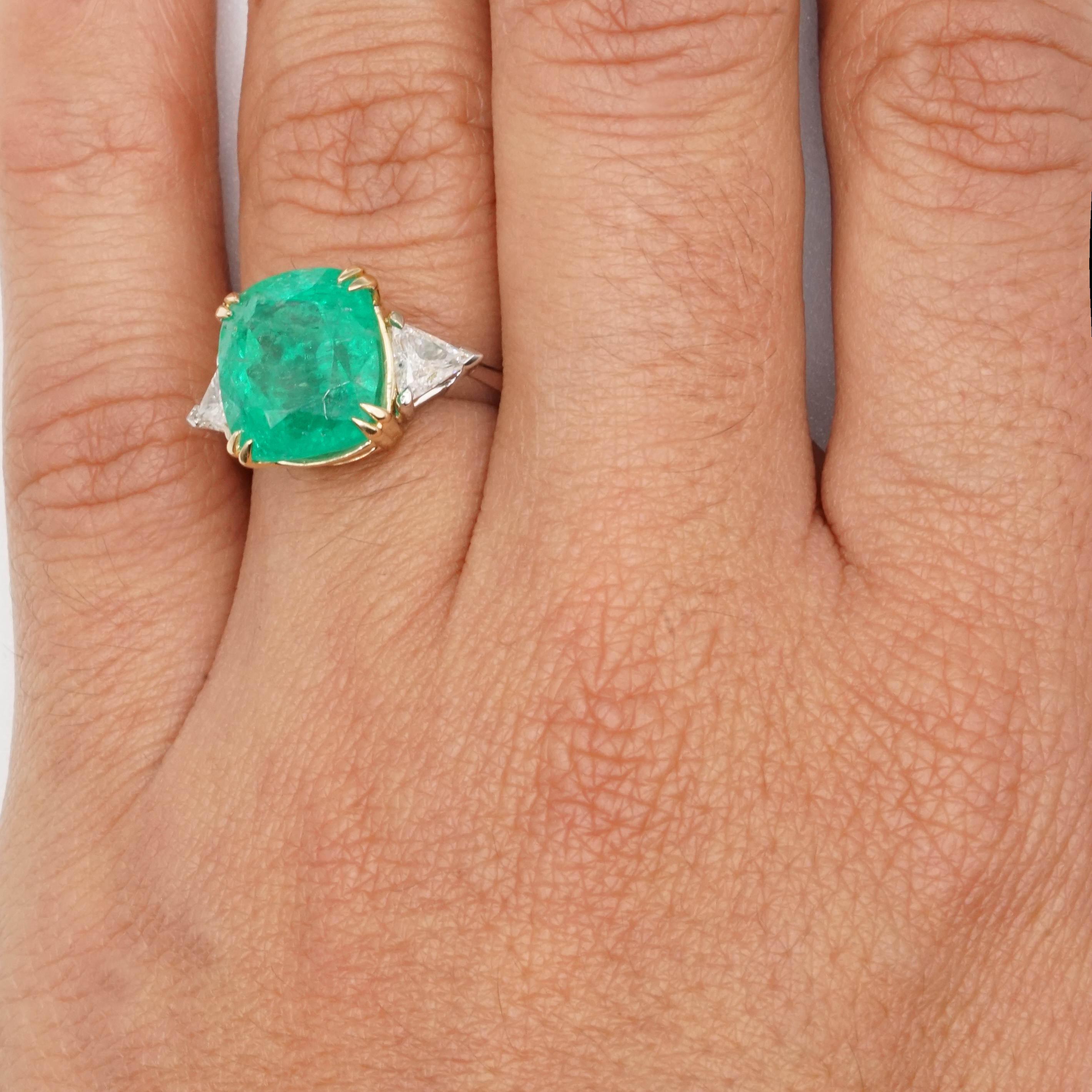 Contemporary GIA Certified 5.29 Carat Natural Colombian Cushion Green Emerald 18k Gold Ring For Sale