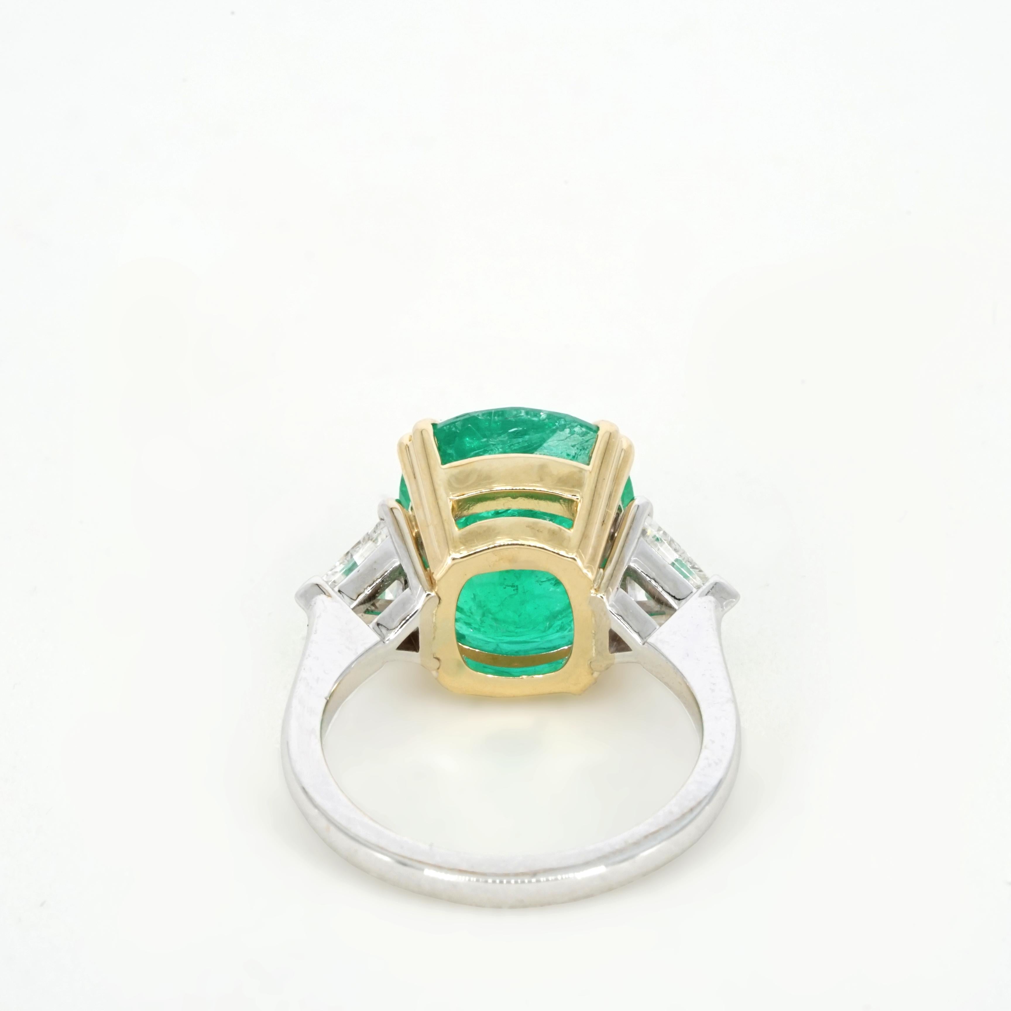 Cushion Cut GIA Certified 5.29 Carat Natural Colombian Cushion Green Emerald 18k Gold Ring For Sale