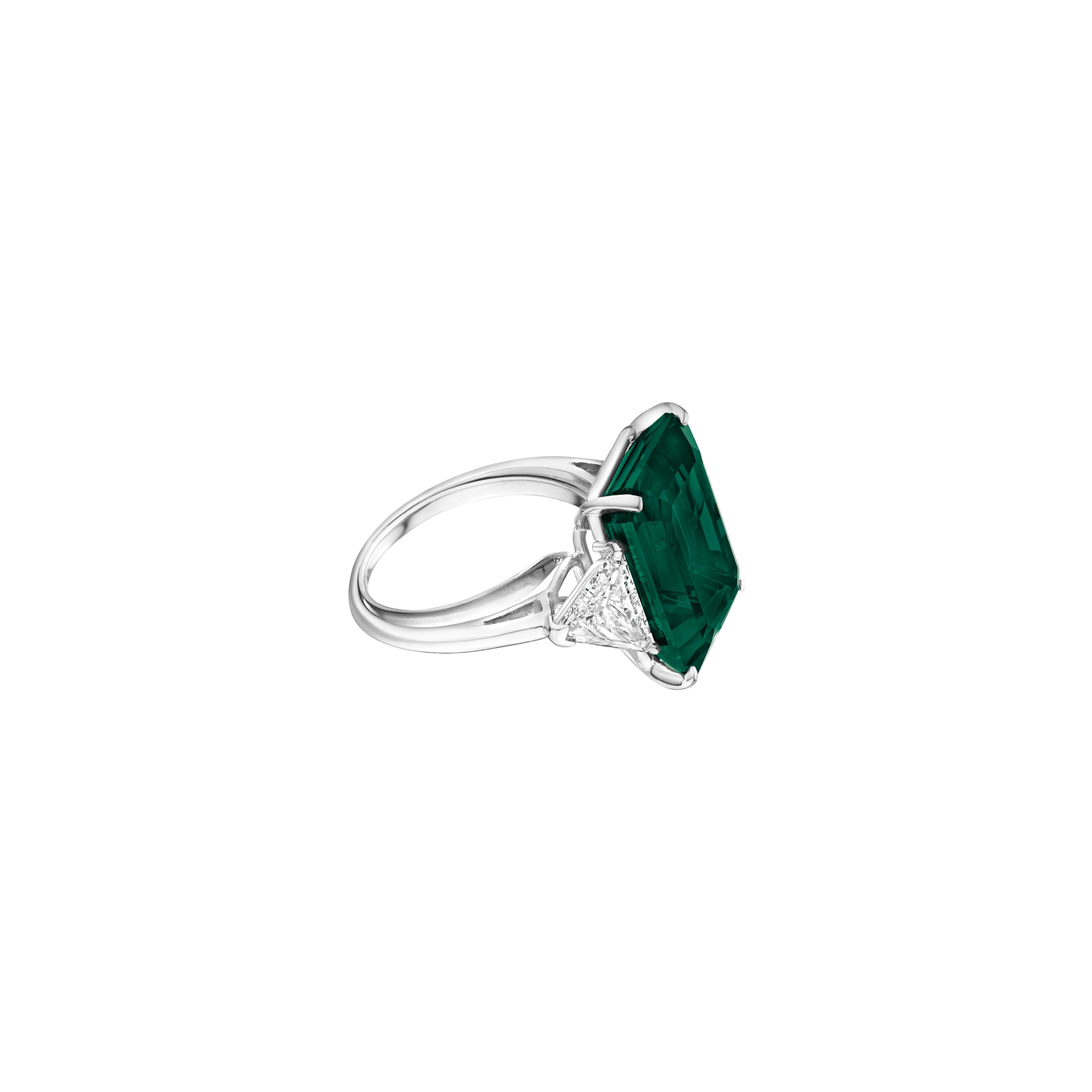 Emerald Cut GRS Certified 5.42 Carat Green Emerald Insignificant OIL Diamond Ring For Sale