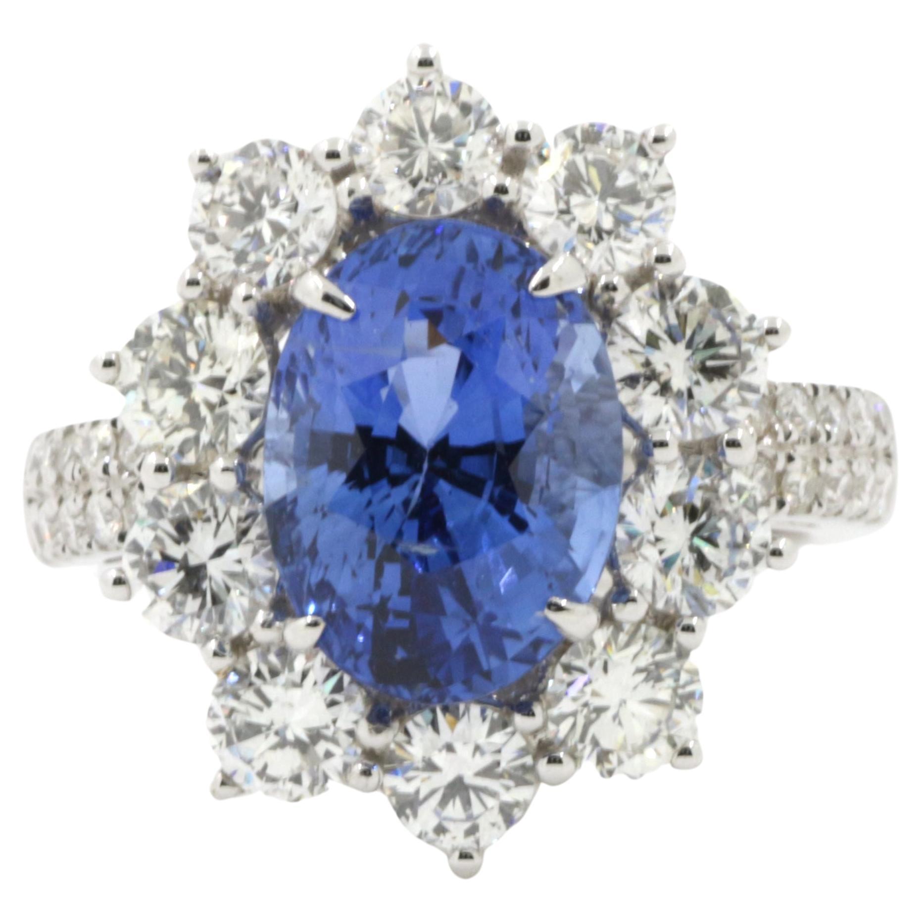 Ring aus 18 Karat Weißgold mit GRS-zertifiziertem 5,55 Karat blauem Saphir und Diamant
