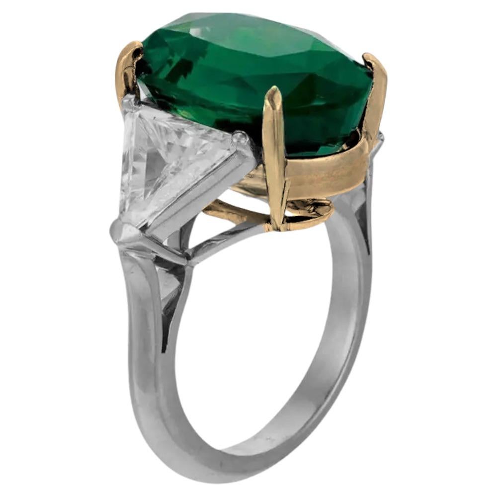 Oval Cut GRS Certified 5.57 Carat Green Emerald INSIGNIFICANT Oil Half moon Diamond ring For Sale
