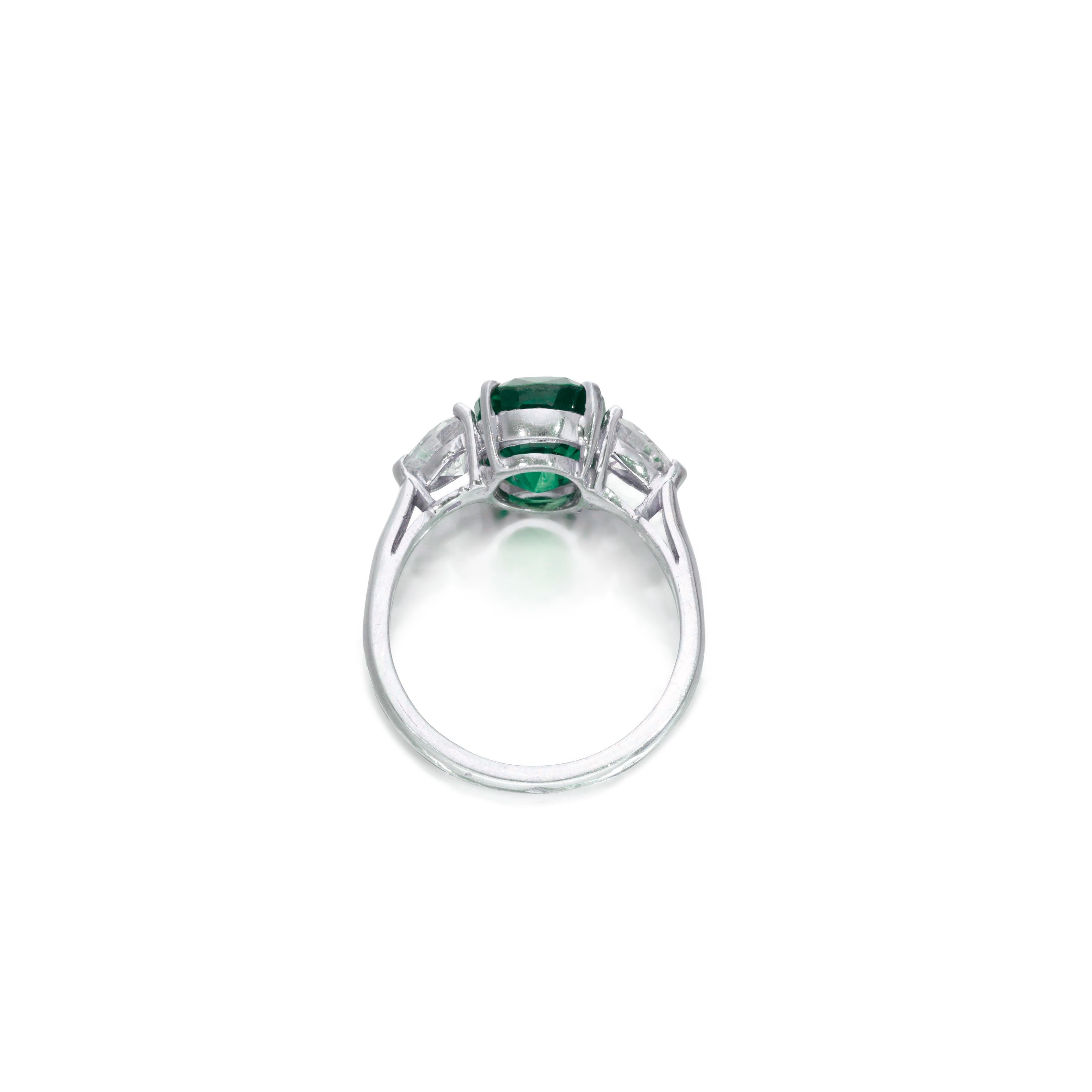 Contemporary GRS Certified 5.57 Carat VIVID GREEN Oval Diamond Ring NO OIL For Sale