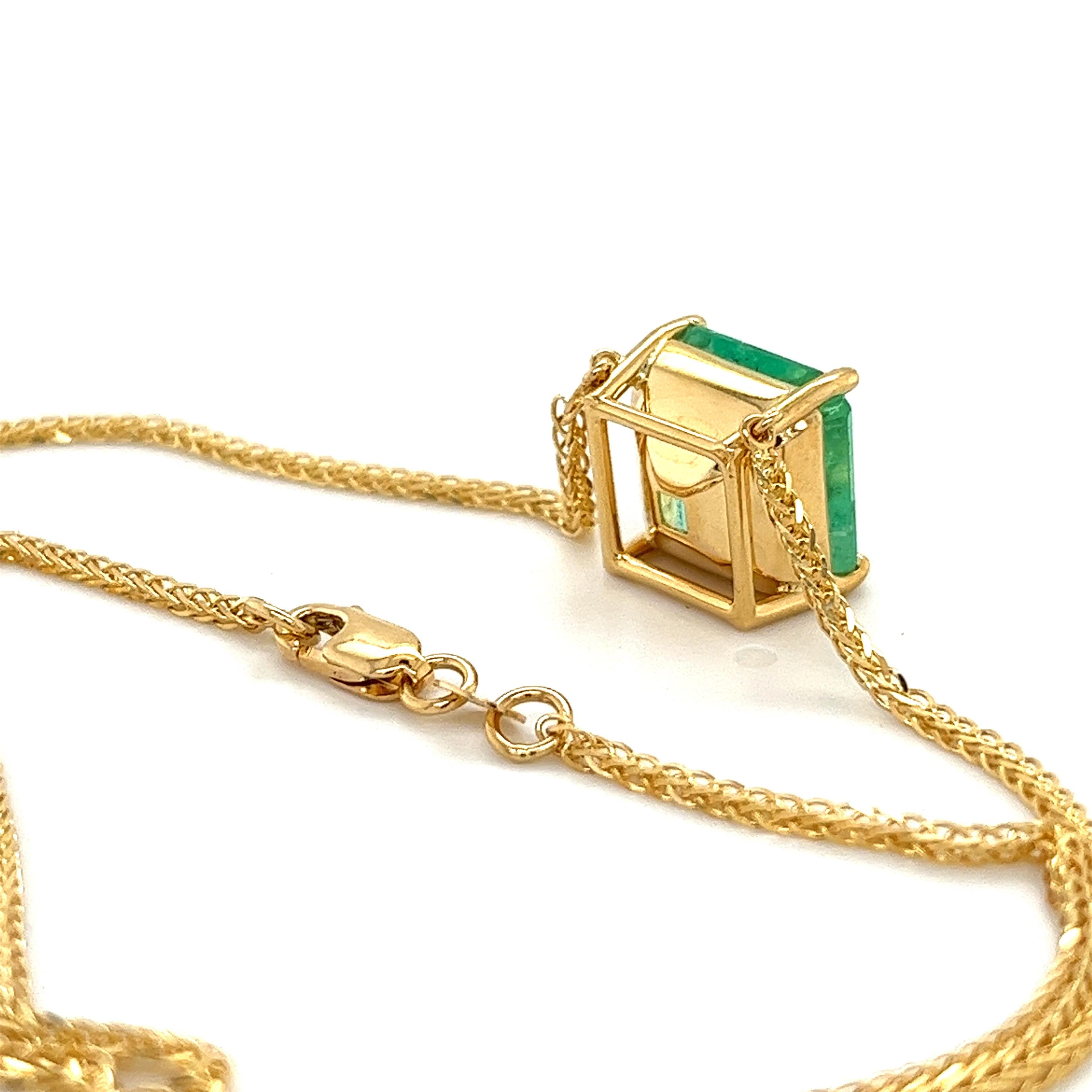 Collier solitaire flottant en 18 carats avec émeraude colombienne certifiée GRS de 5,83 carats Unisexe en vente