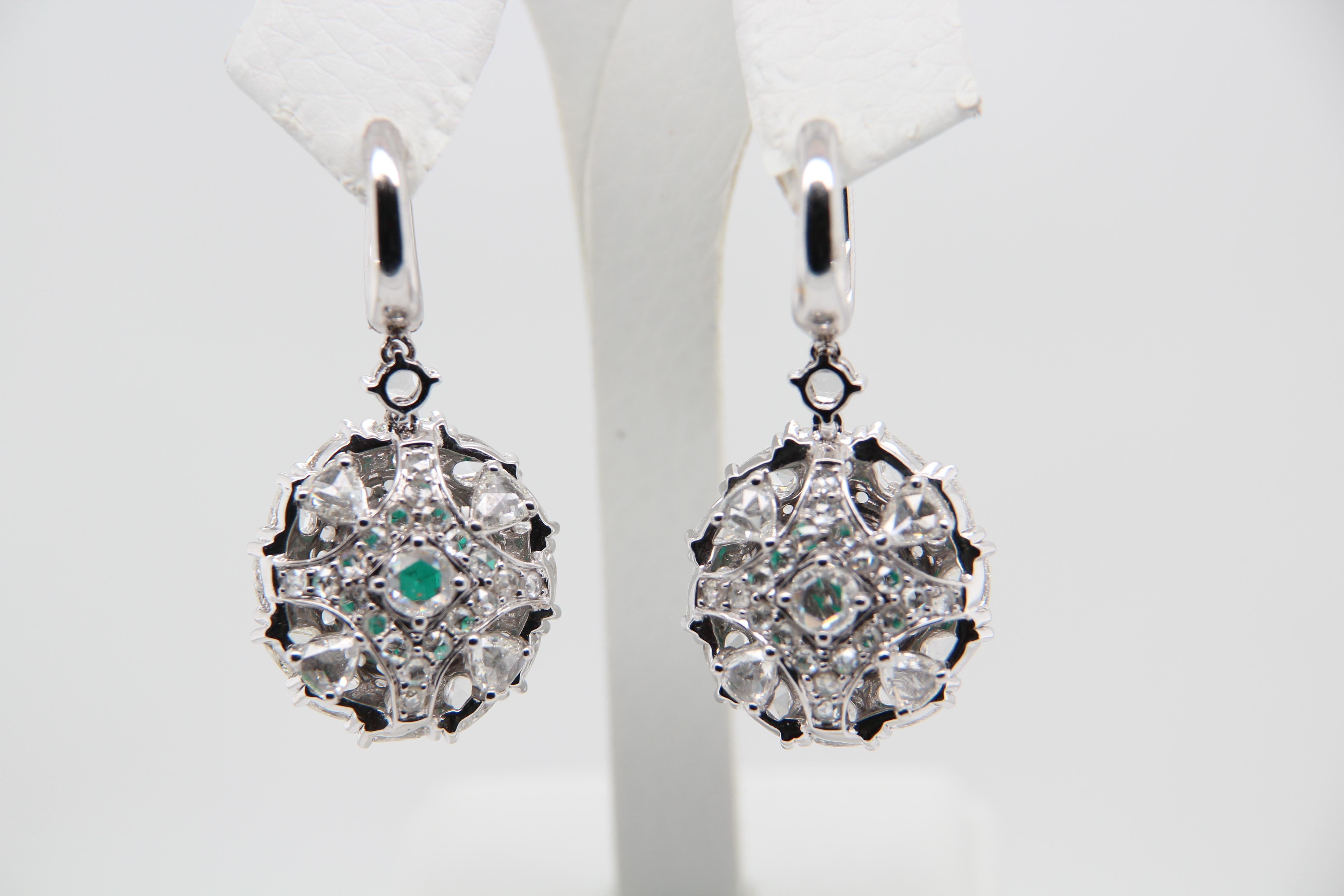 GRS Certified 5.87 Zambian Emerald and Diamond Dangling Earring In New Condition In Bangkok, TH