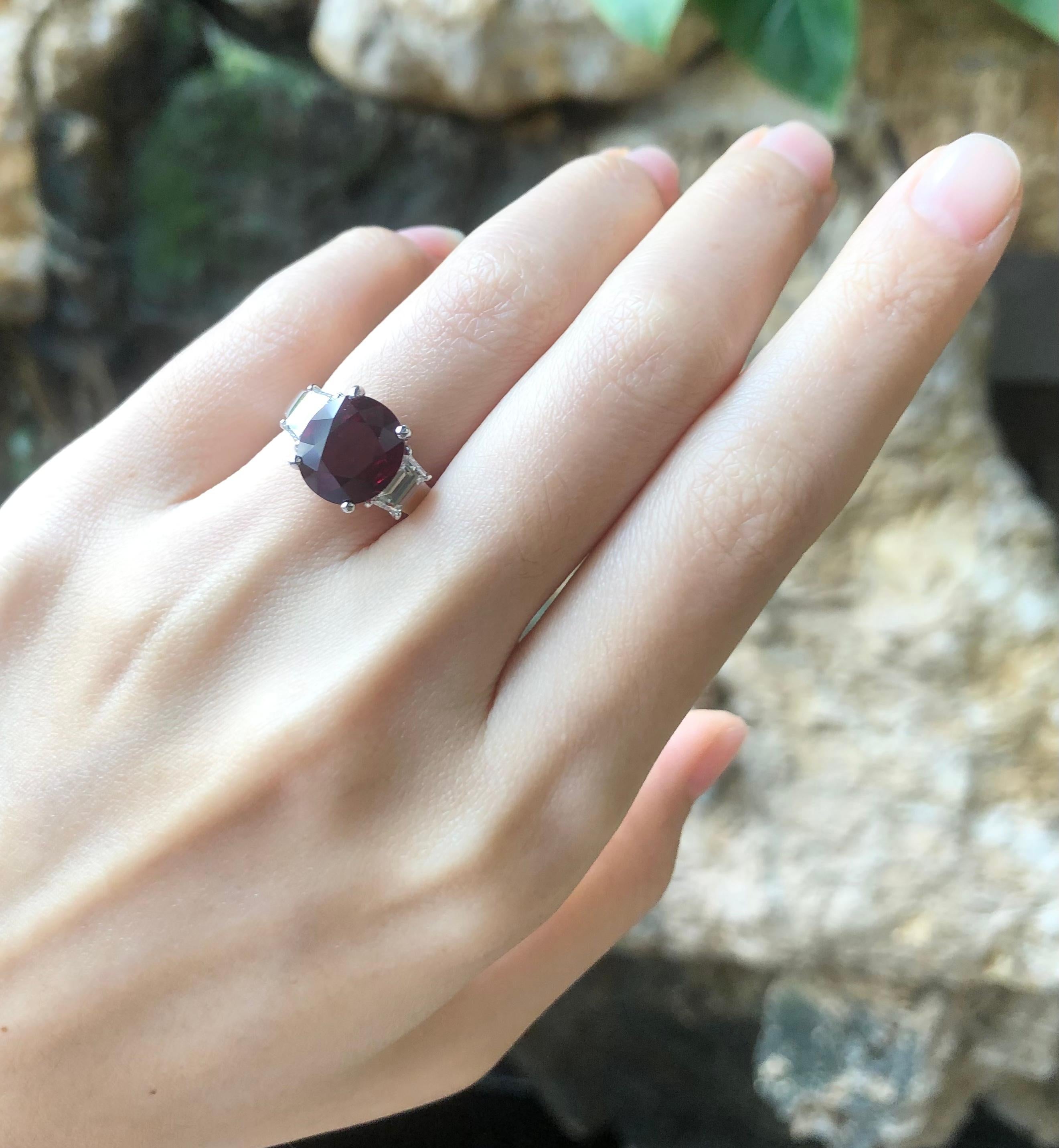 Anello con rubino e diamante certificato GRS da 5 carati con incastonatura in platino 950 in vendita 1