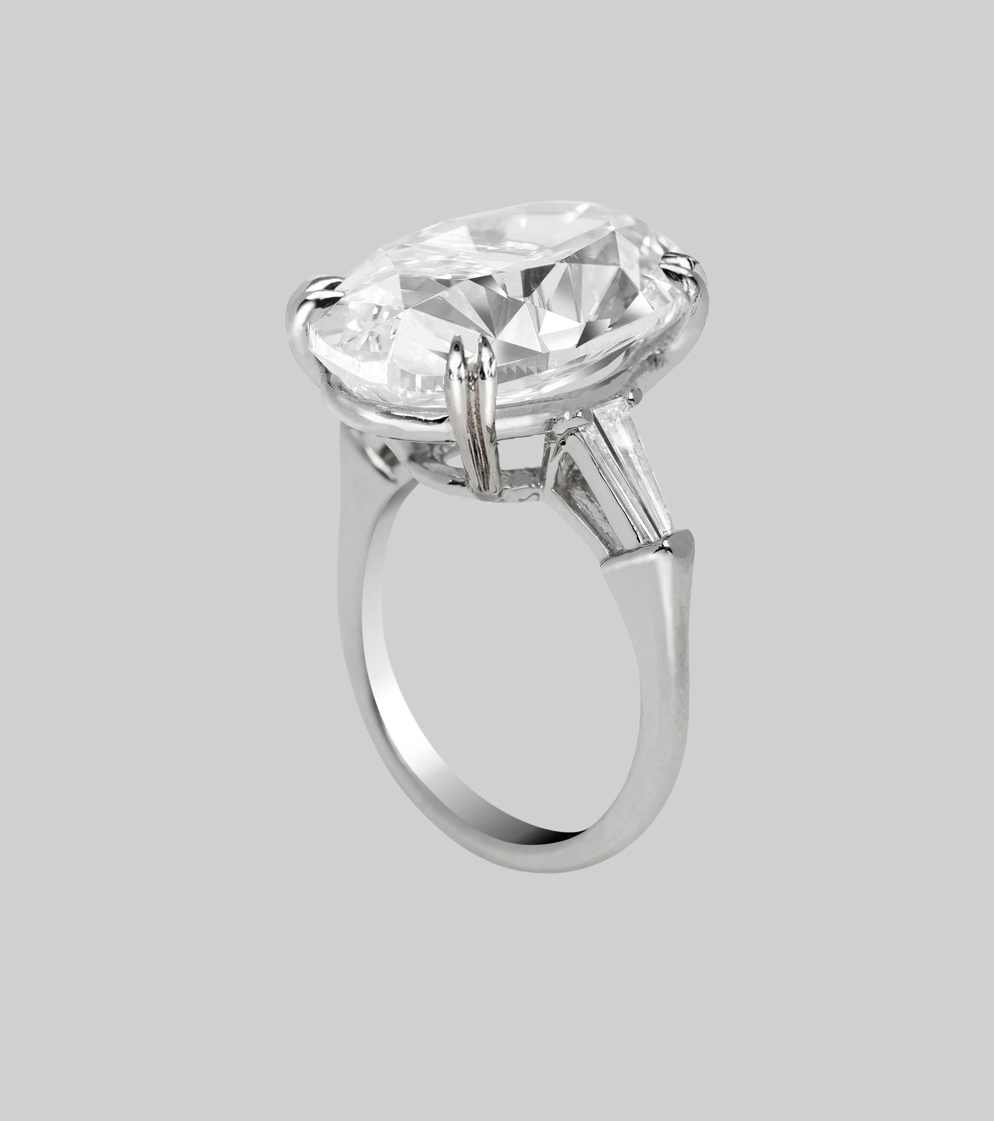 Modern GIA Certified 2.50 Carat Oval Cut Diamond Platinum Ring For Sale