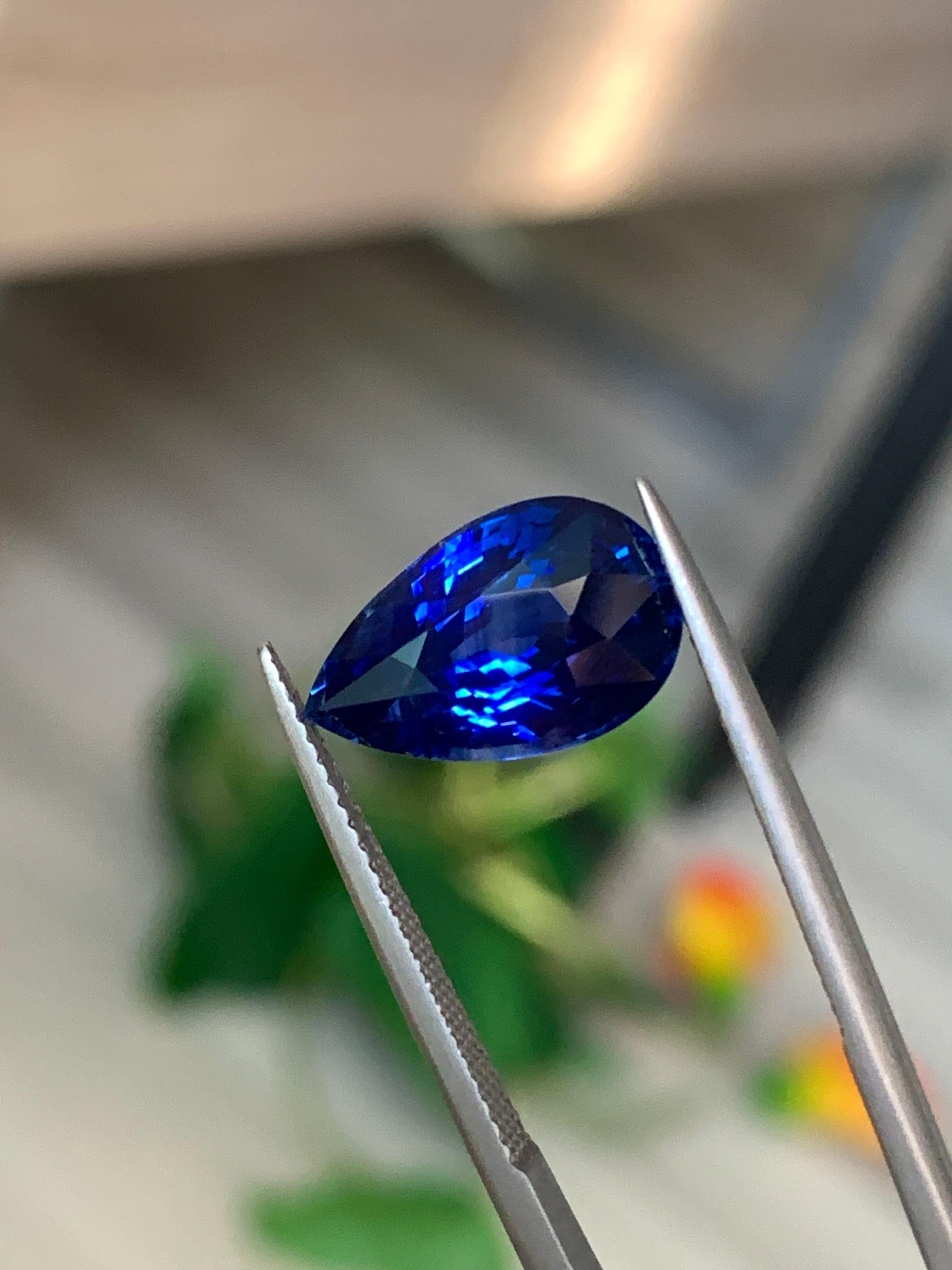 Women's or Men's GRS Certified 6.10 Cts Royal Blue Top Grade Natural Sapphire Eye Clean For Sale