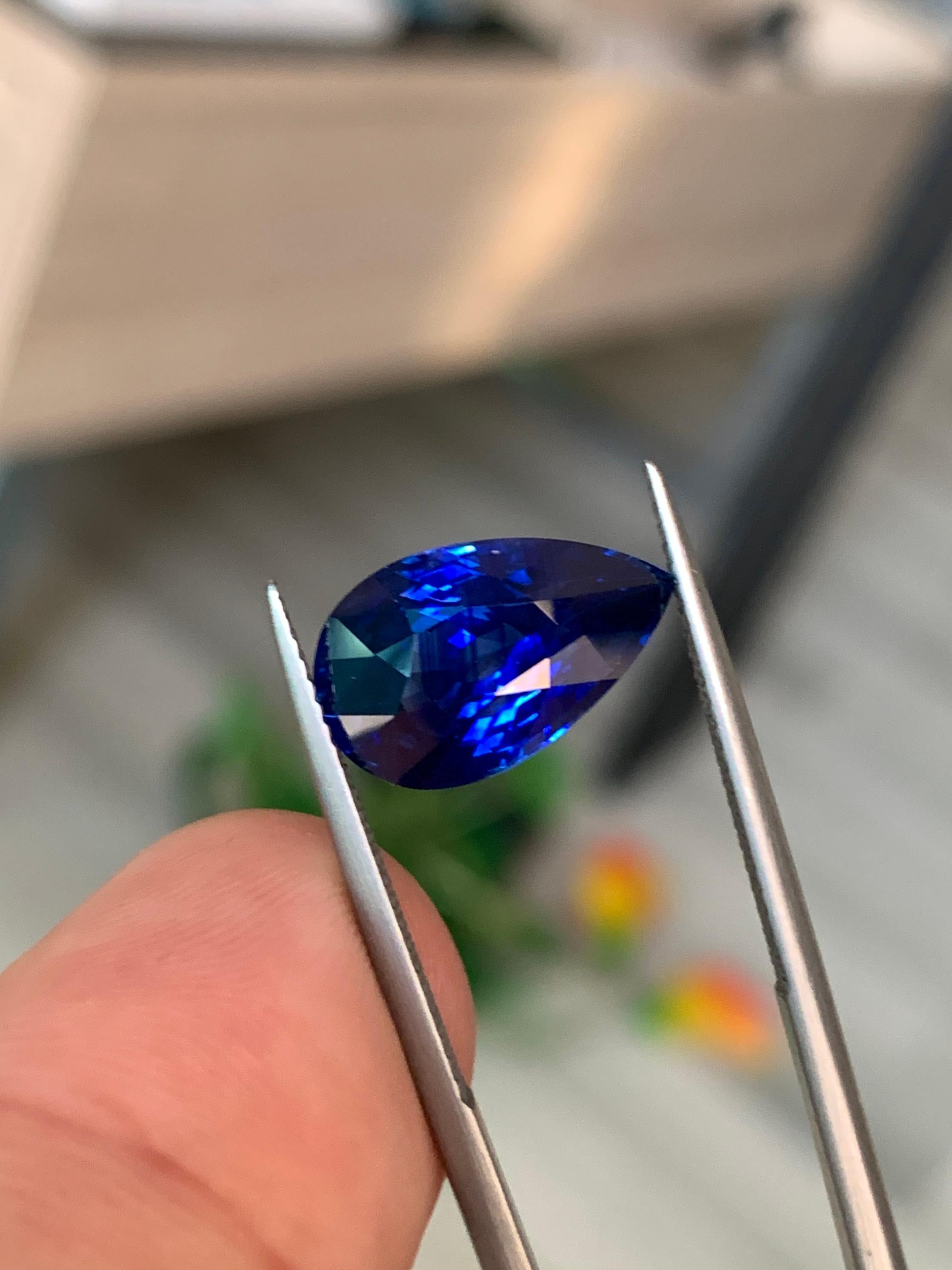 GRS Certified 6.10 Cts Royal Blue Top Grade Natural Sapphire Eye Clean For Sale 1