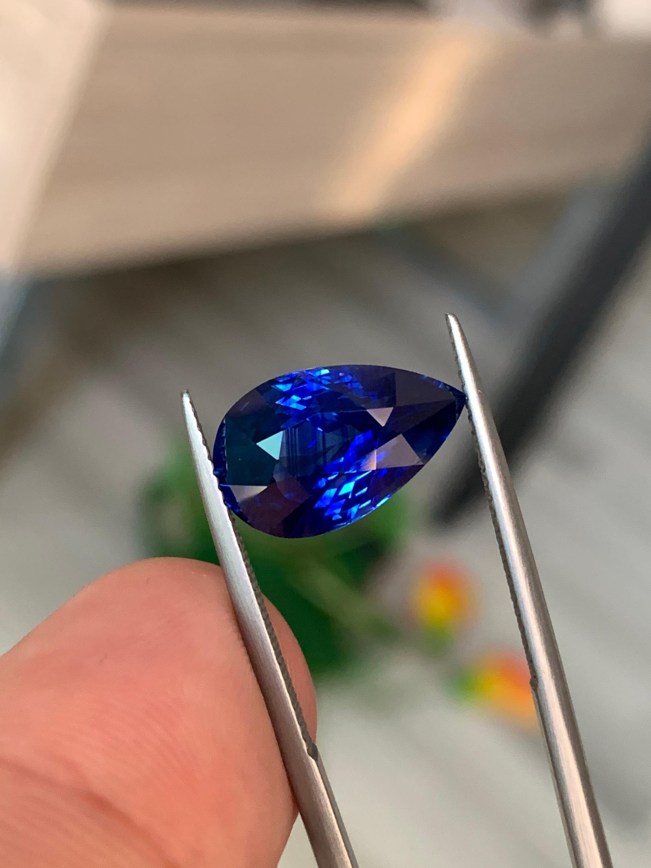 GRS Certified 6.10 Cts Royal Blue Top Grade Natural Sapphire Eye Clean For Sale 2