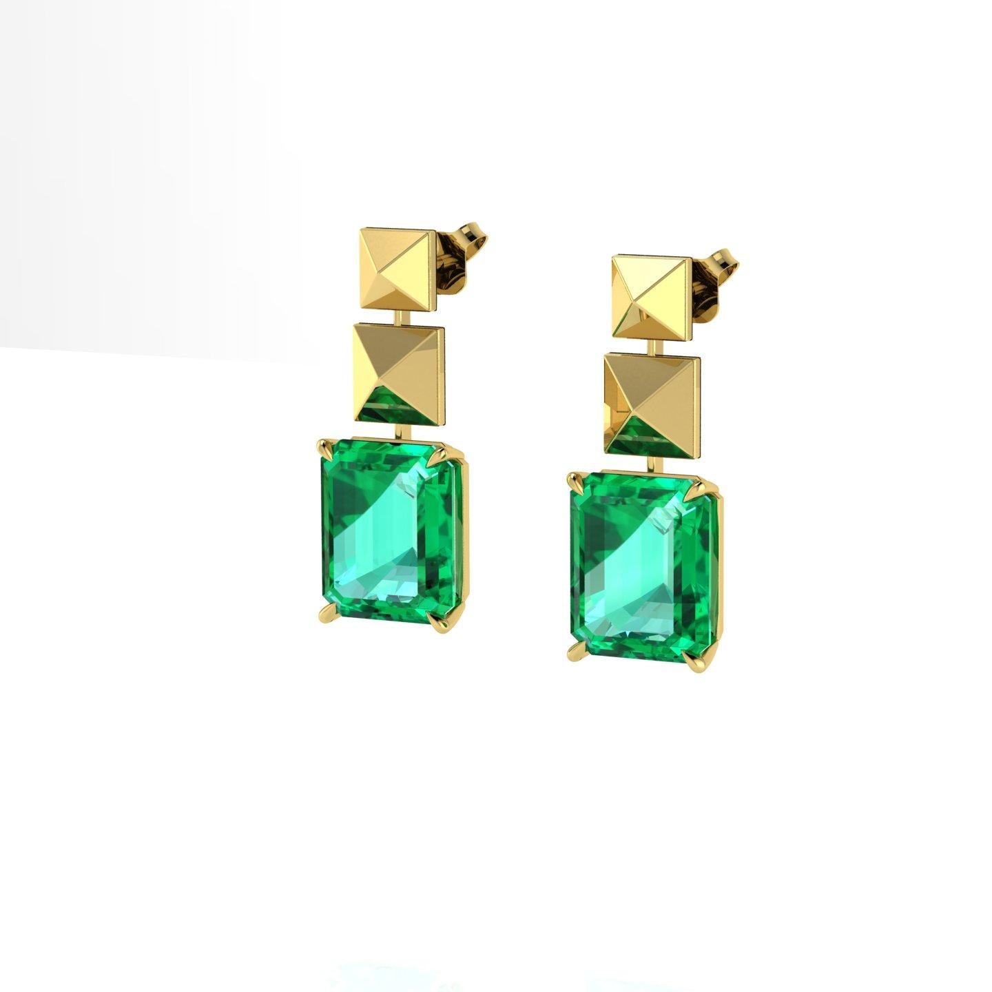 6.12 carats of Matching natural Emeralds from Colombia, GRS Certified (Gem Research Swisslab) one of the most recognized gemmological laboratories for color gemstones in the worlds, set in original Ferrucci Pyramid's design, conceived in 18k Yellow