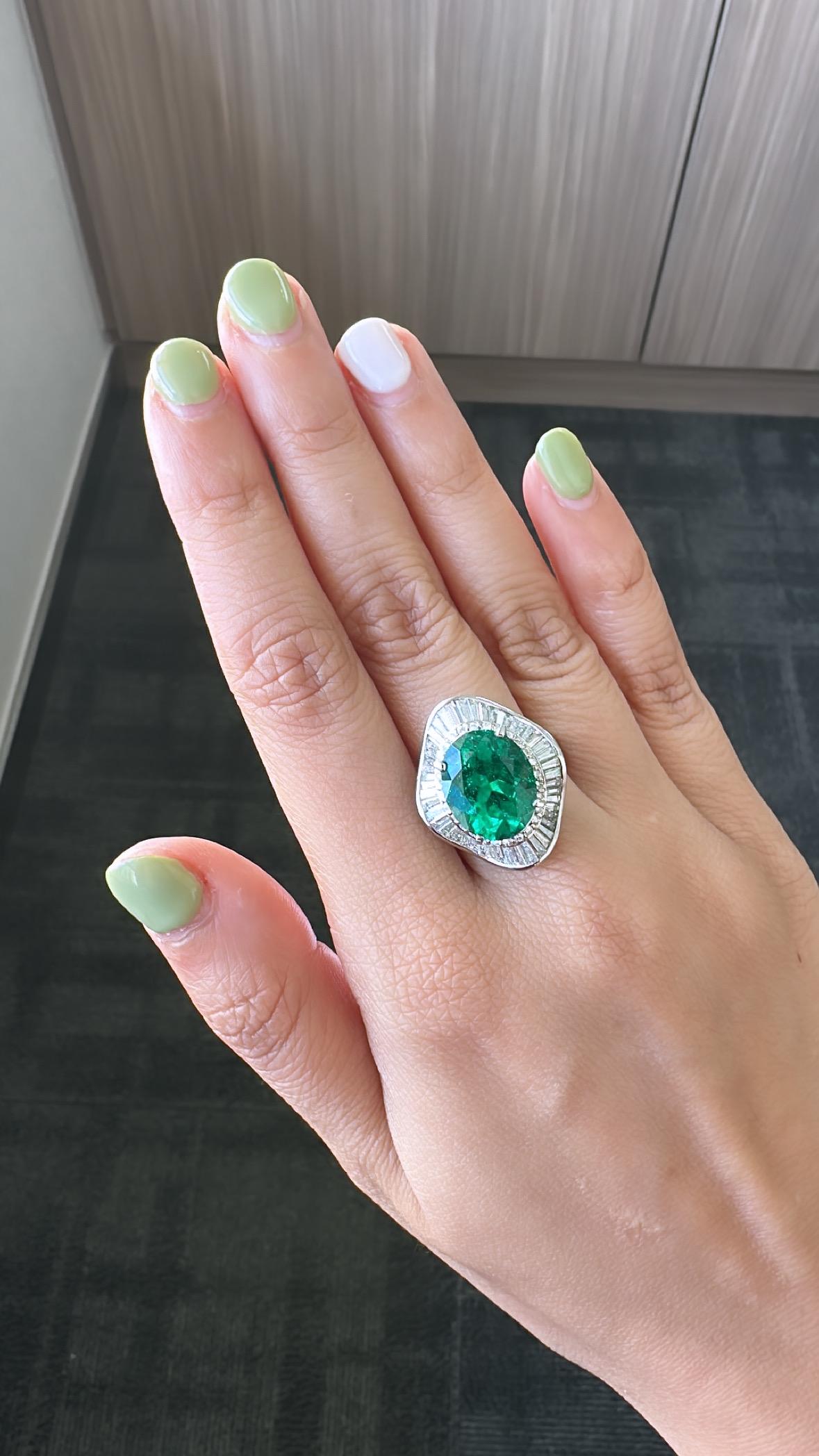 GRS Certified, 6.42 carats, Muzo, Colombian Vivid Green Emerald & Diamonds Ring For Sale 2