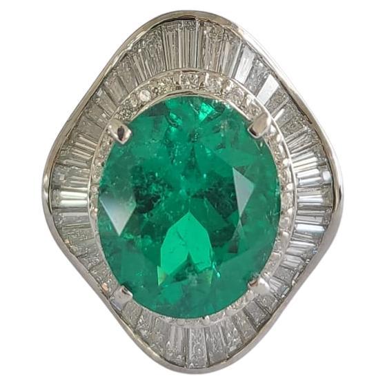 GRS Certified, 6.42 carats, Muzo, Colombian Vivid Green Emerald & Diamonds Ring For Sale