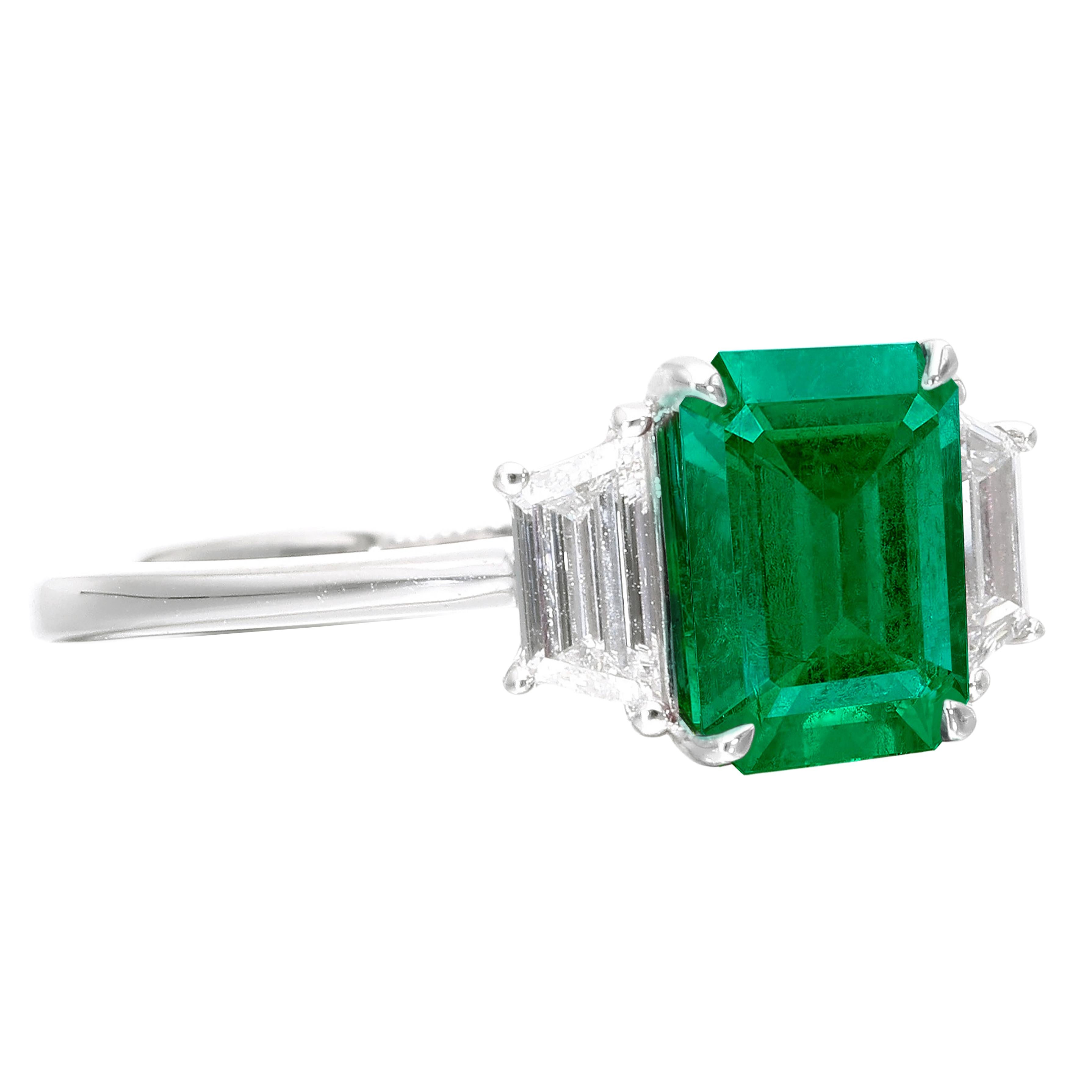 Modern GRS Certified 6.70 Carat Green Emerald Diamond Ring For Sale