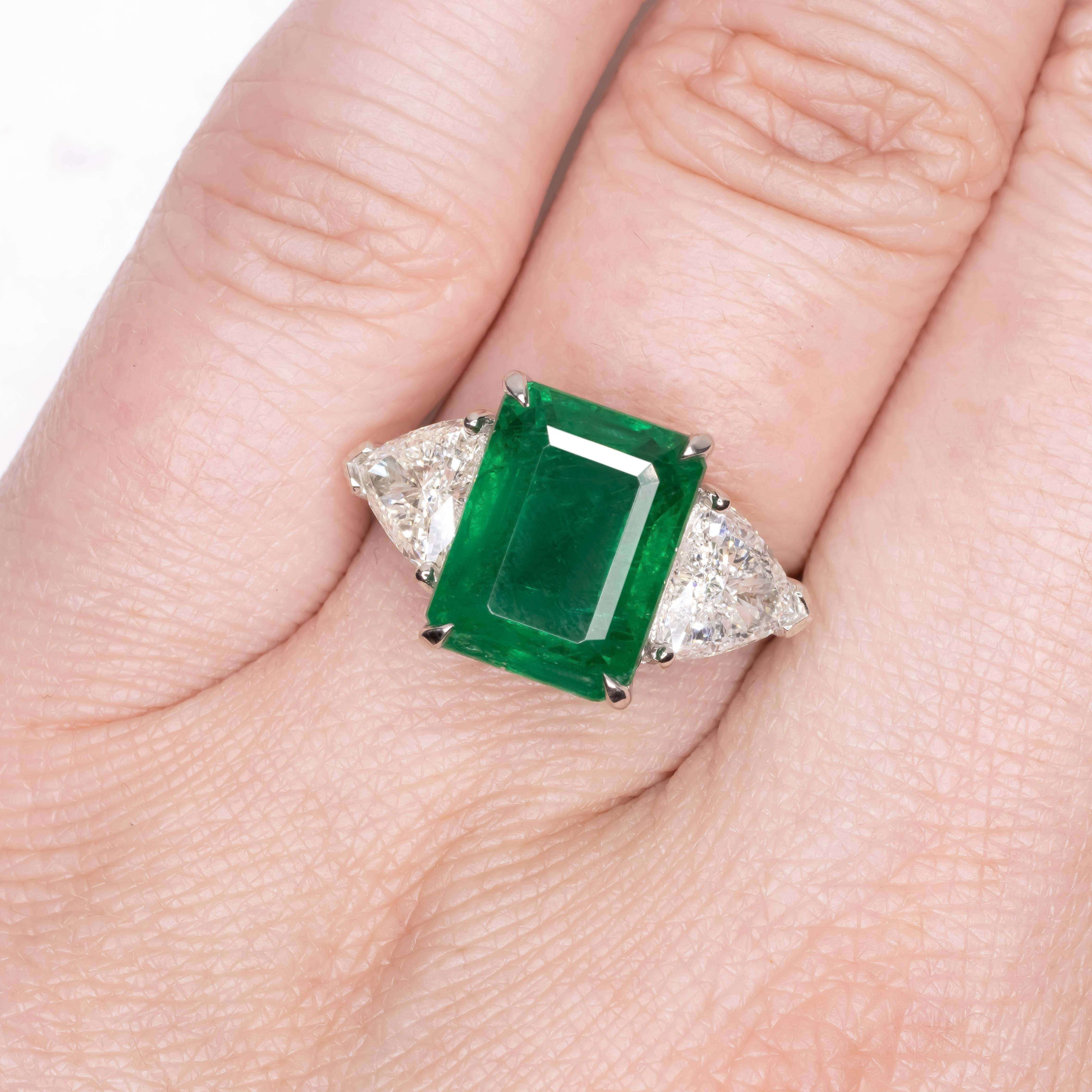 Indulge in the elegance of this Antinori di Sanpietro platinum ring, where luxury meets perfection. At its heart is a breathtaking 6.71-carat natural emerald, a gem of pure, vivid green that captivates with its enchanting luster. This emerald is