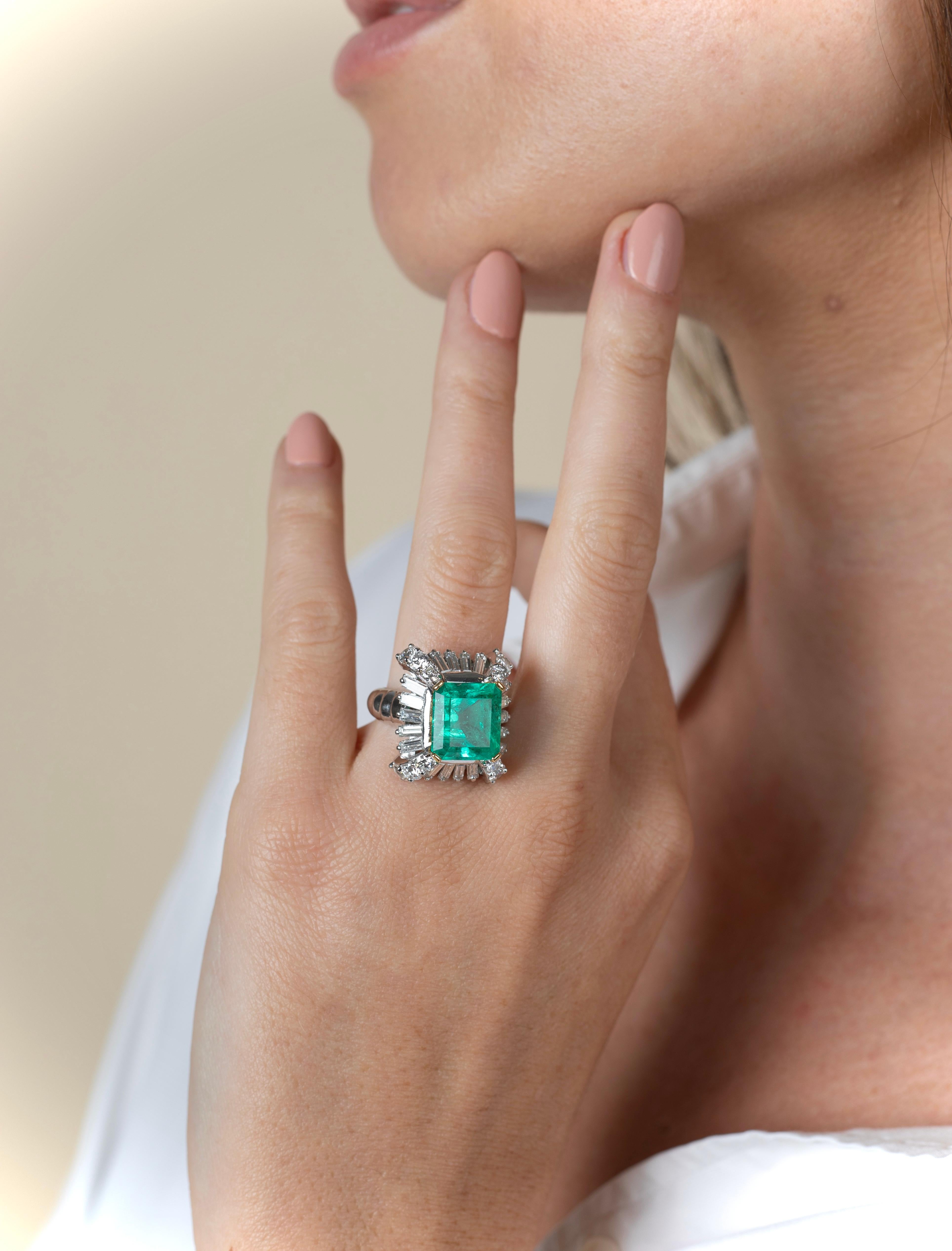Art Deco GRS Certified 6.78 Carat Colombian Emerald & Baguette Diamond Platinum Ring For Sale