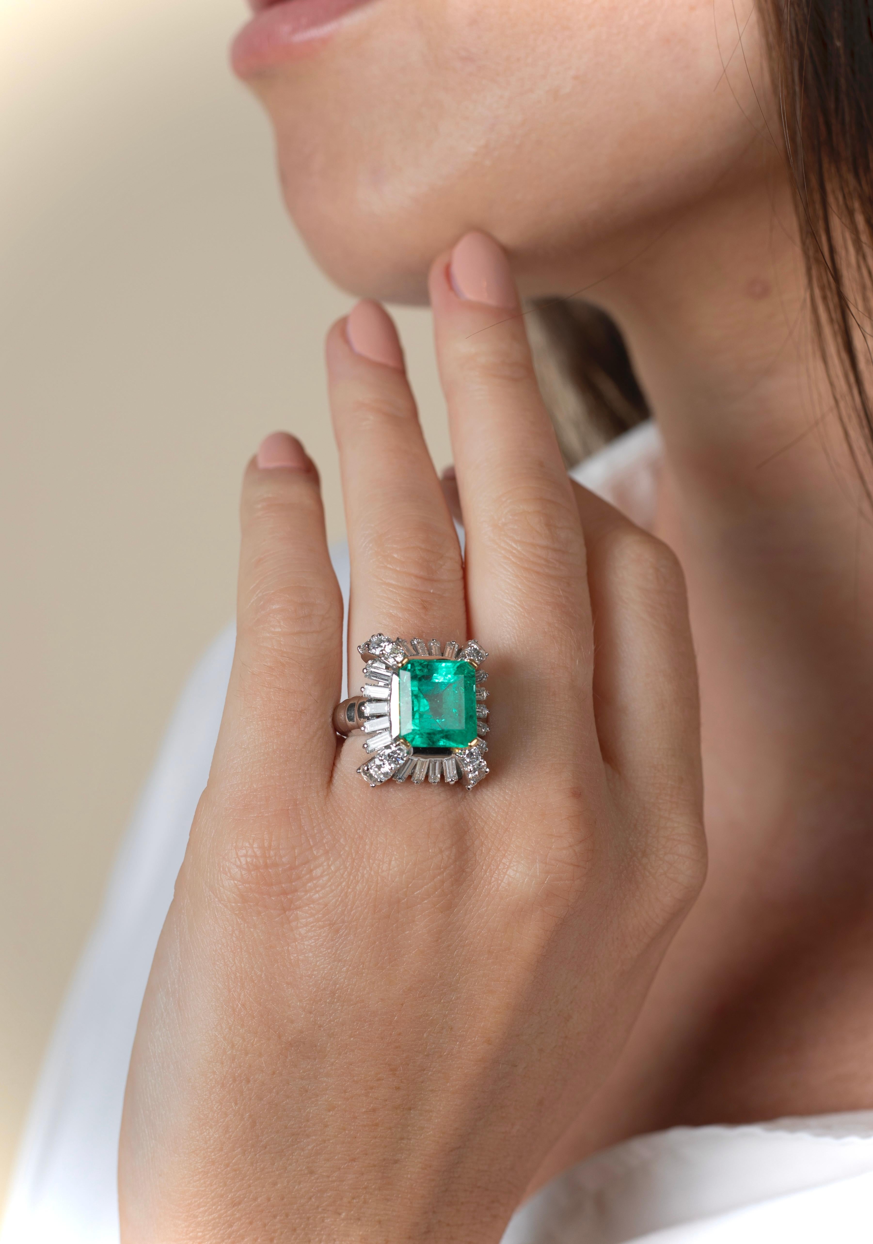 GRS Certified 6.78 Carat Colombian Emerald & Baguette Diamond Platinum Ring In New Condition For Sale In Miami, FL