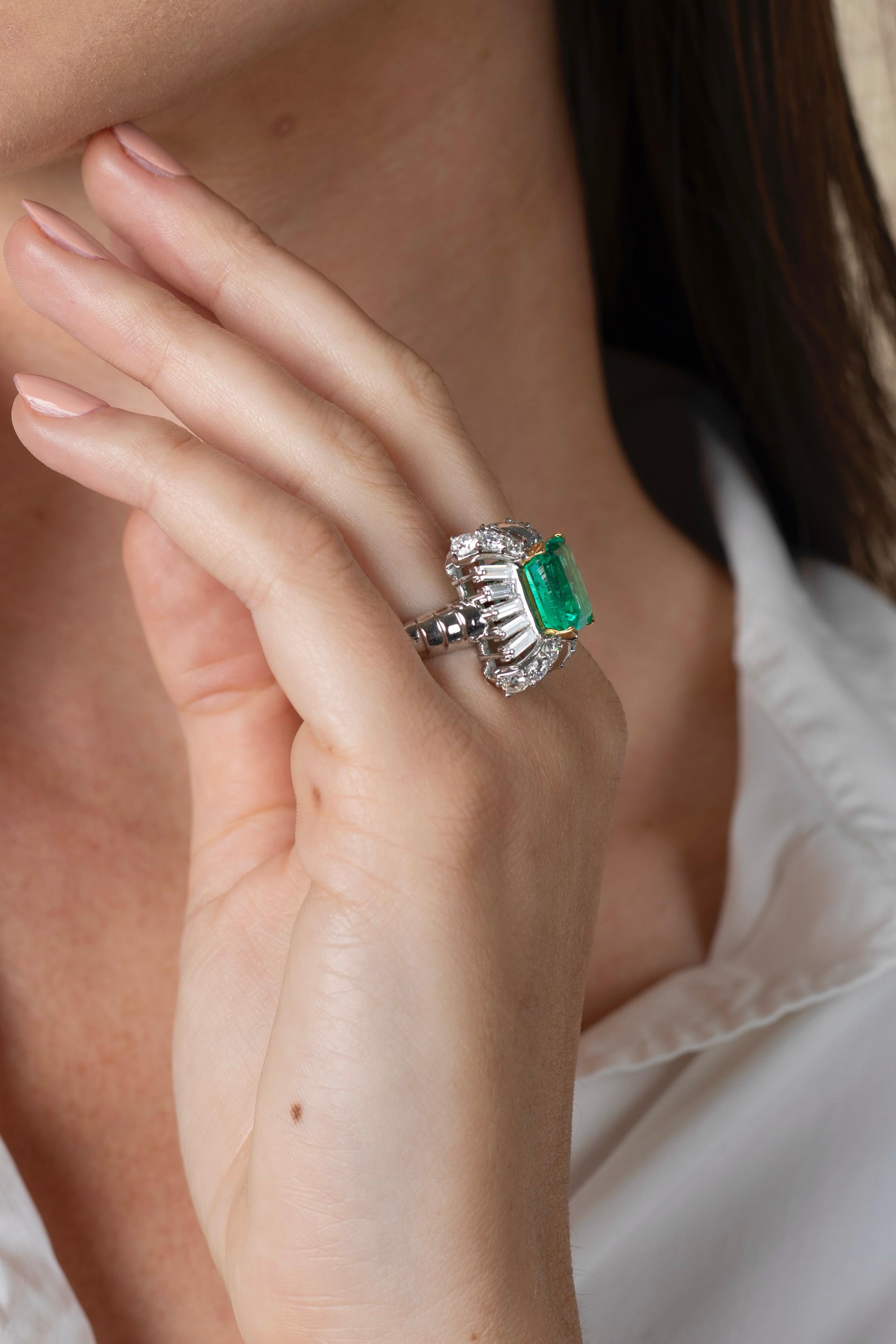 GRS Certified 6.78 Carat Colombian Emerald & Baguette Diamond Platinum Ring For Sale 1