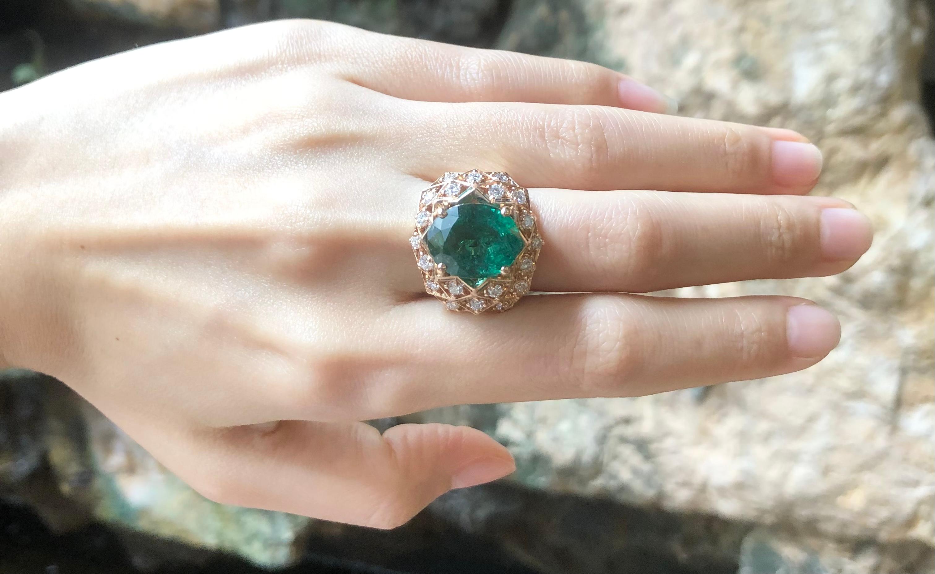 Oval Cut GRS Certified 7cts Zambian Emerald with Diamond Ring Set in 18k Rose Gold For Sale