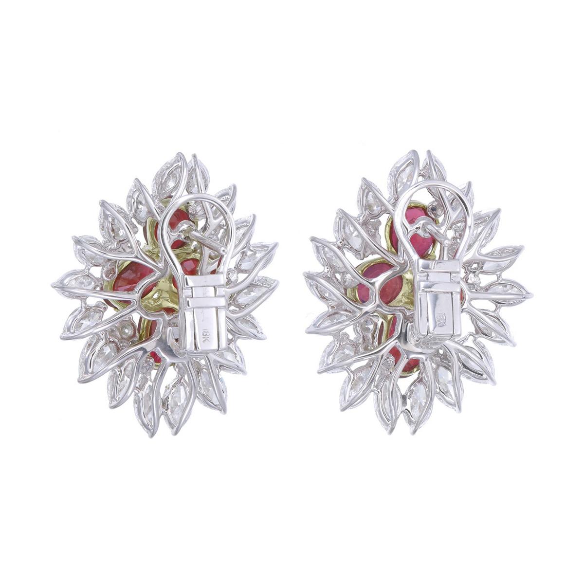 Moderne Boucles d'oreilles en or 18 carats certifiées GRS de 8,09 carats de rubis de Birmanie sans chaleur et de diamants en vente