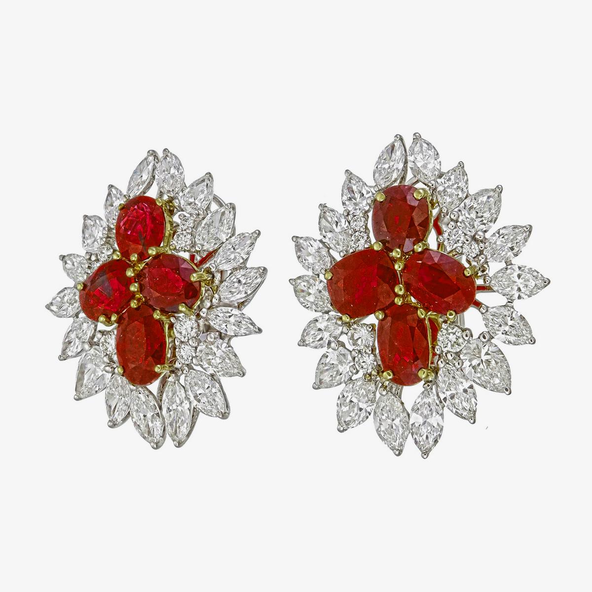 Taille ronde Boucles d'oreilles en or 18 carats certifiées GRS de 8,09 carats de rubis de Birmanie sans chaleur et de diamants en vente