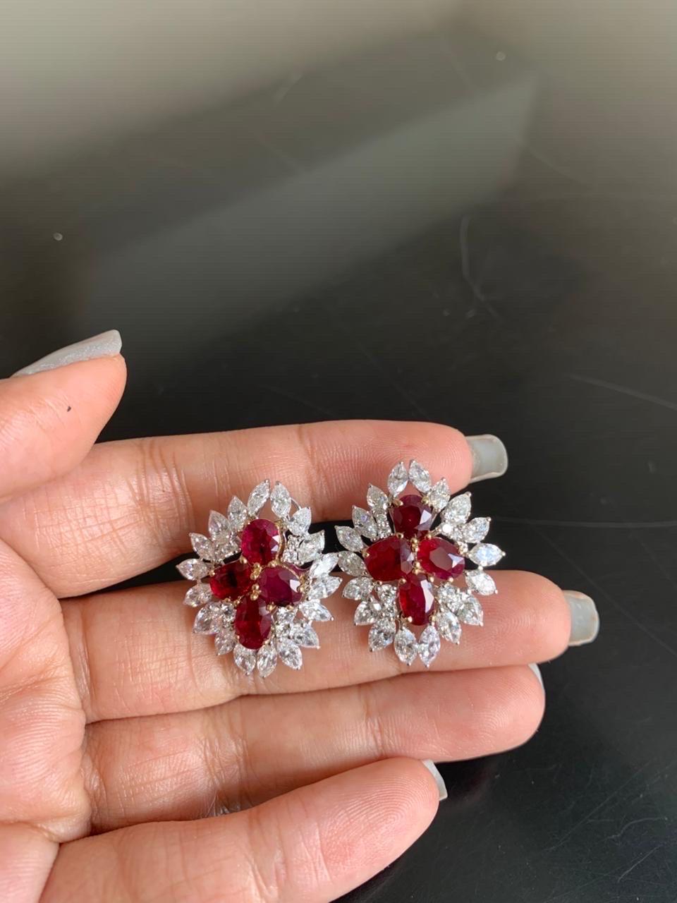 Boucles d'oreilles en or 18 carats certifiées GRS de 8,09 carats de rubis de Birmanie sans chaleur et de diamants Neuf - En vente à Bangkok, TH