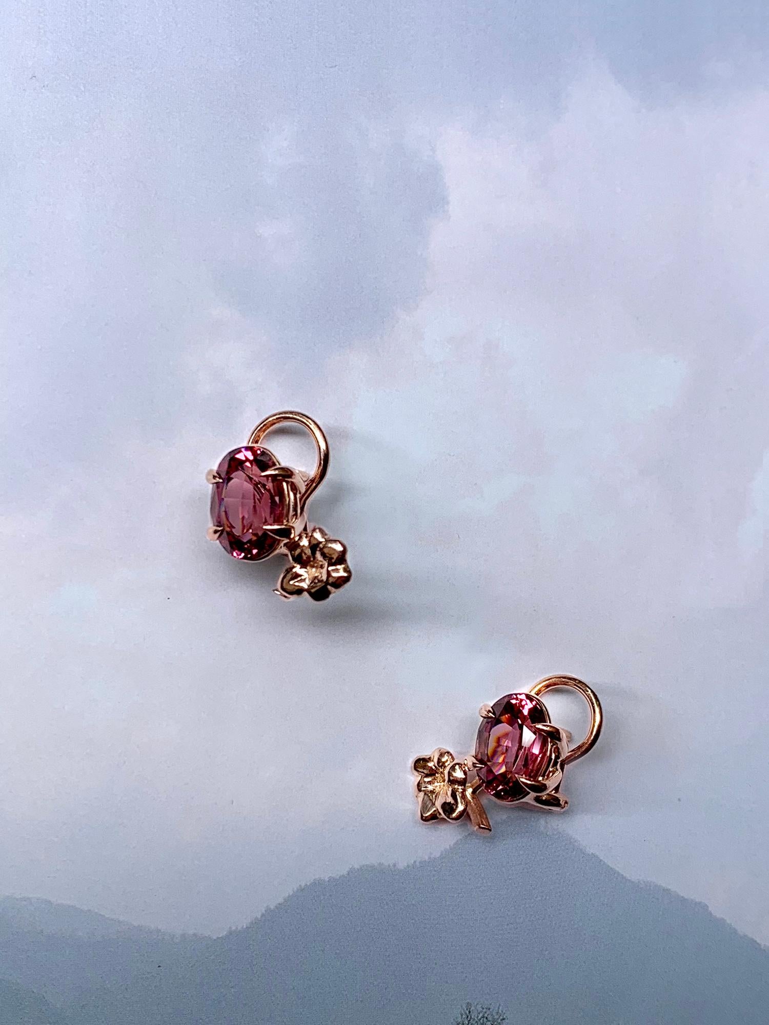 Eight Carats Spinels Floral Earrings in Eighteen Karat Rose Gold For Sale 1