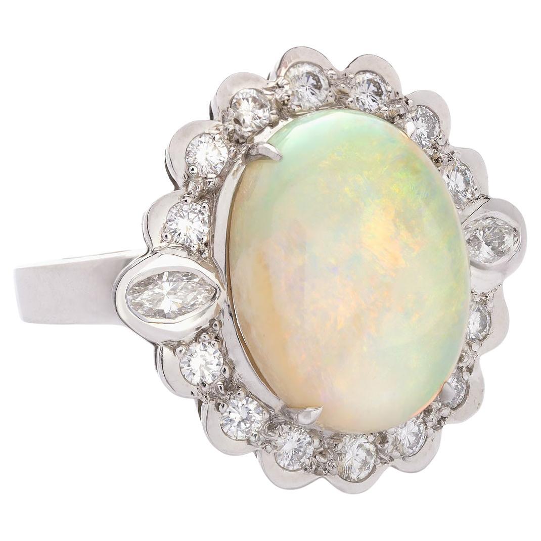 Australischer Opalring, 8,87 Karat, Diamantring, 1,18 Karat, 12 K Weißgold, GRS-zertifiziert. Dieser bezaubernde Ring ist aus 12-karätigem Weißgold (Feingehalt 500) gefertigt und mit einem natürlichen australischen Opal von etwa 8,87 Karat besetzt.