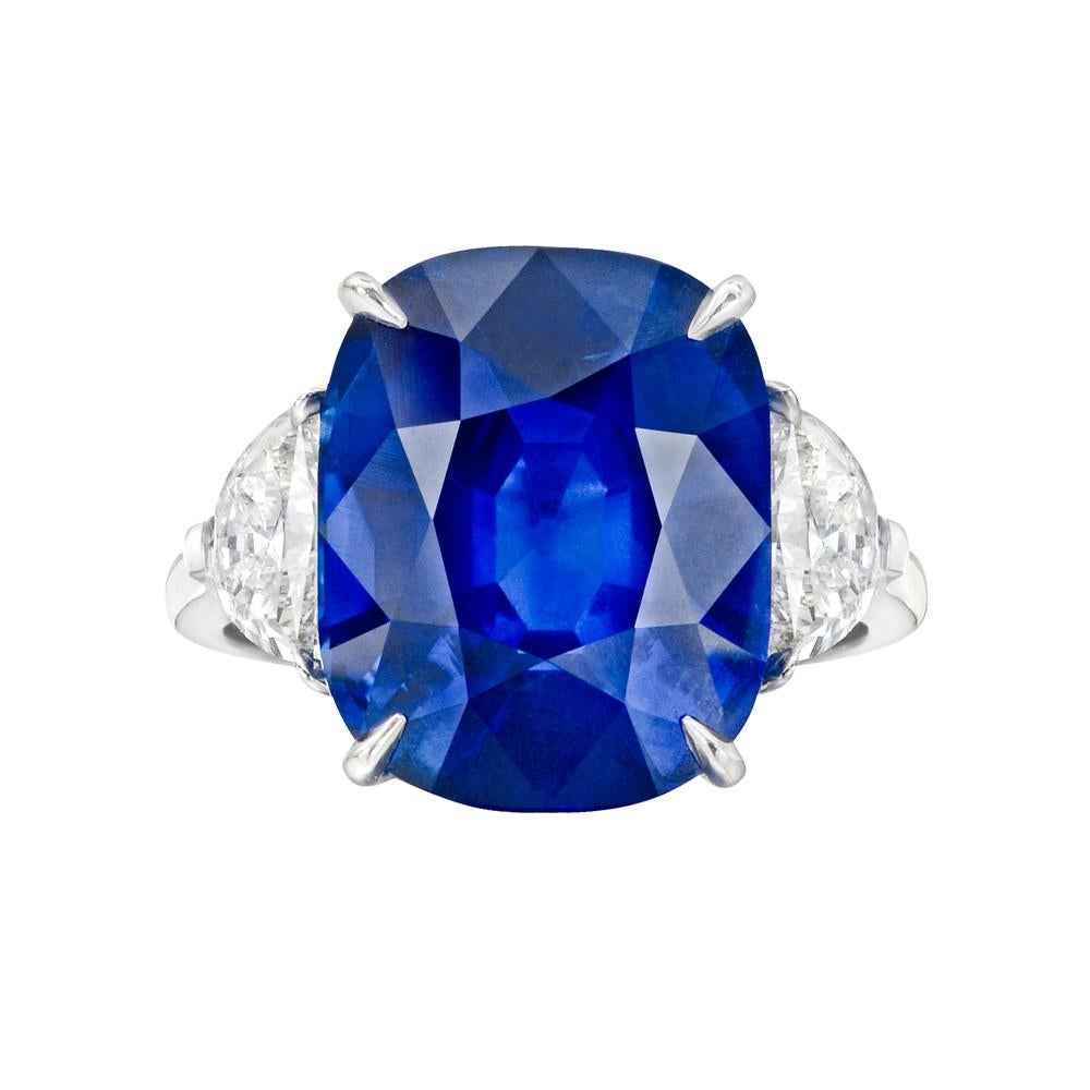 Moderne Certifié GRS 9 carats  Bague BURMESE NO HEAT avec saphir bleu ovale et diamant en vente