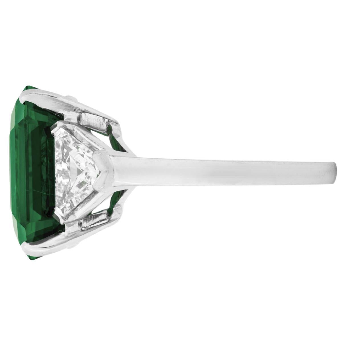 Emerald Cut GRS Certified 9 Carat Green Emerald Insignificant OIL Diamond Ring For Sale