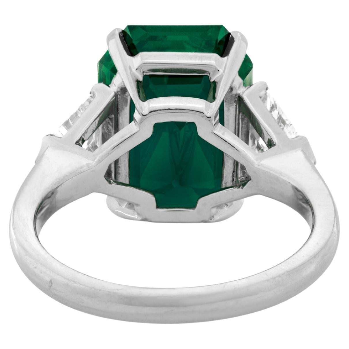 Women's GRS Certified 9 Carat Green Emerald Insignificant OIL Diamond Ring For Sale