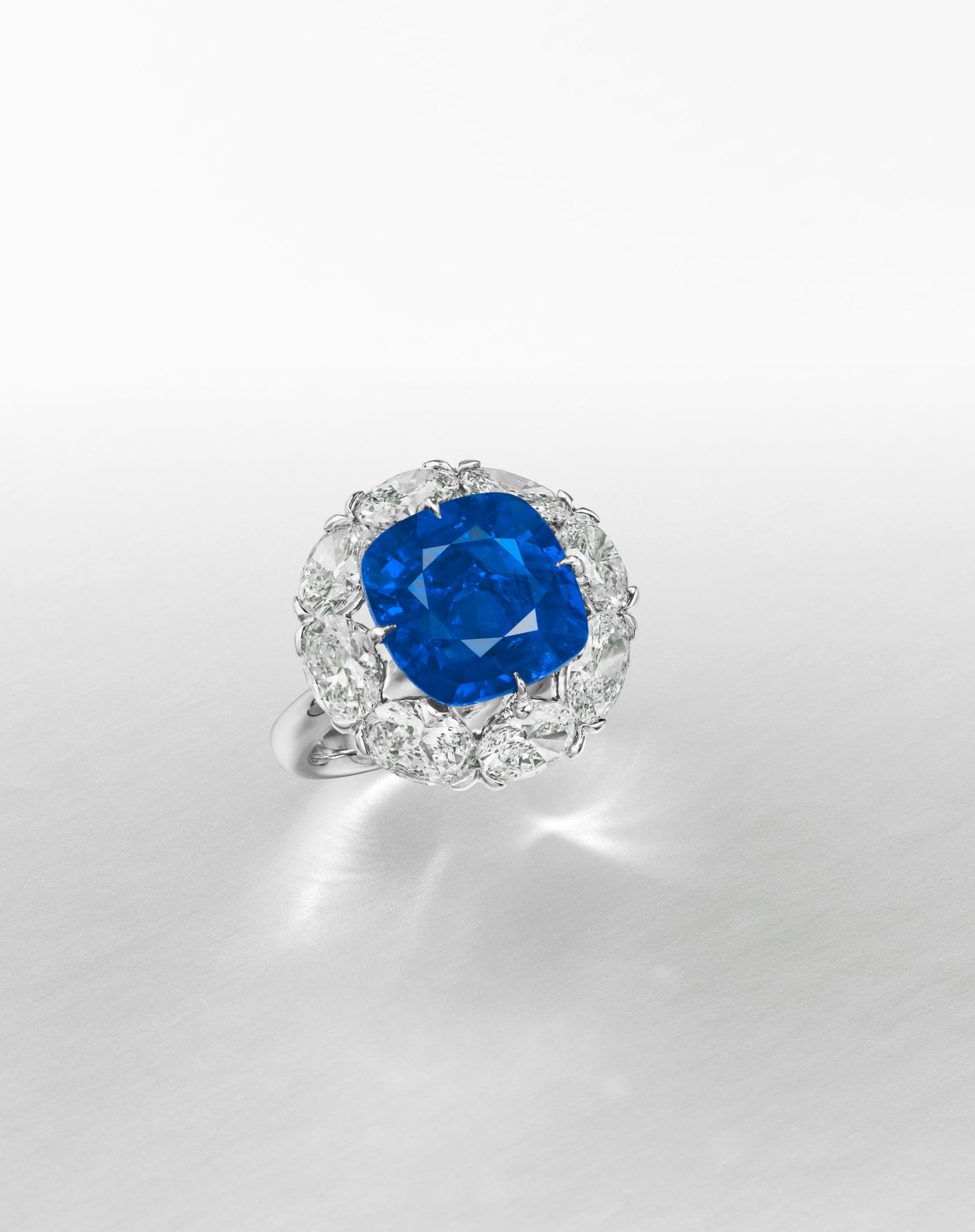 GRS Certified 9.89 Carat Burmese Untreated Sapphire Diamond Platinum Ring In New Condition For Sale In Chicago, IL
