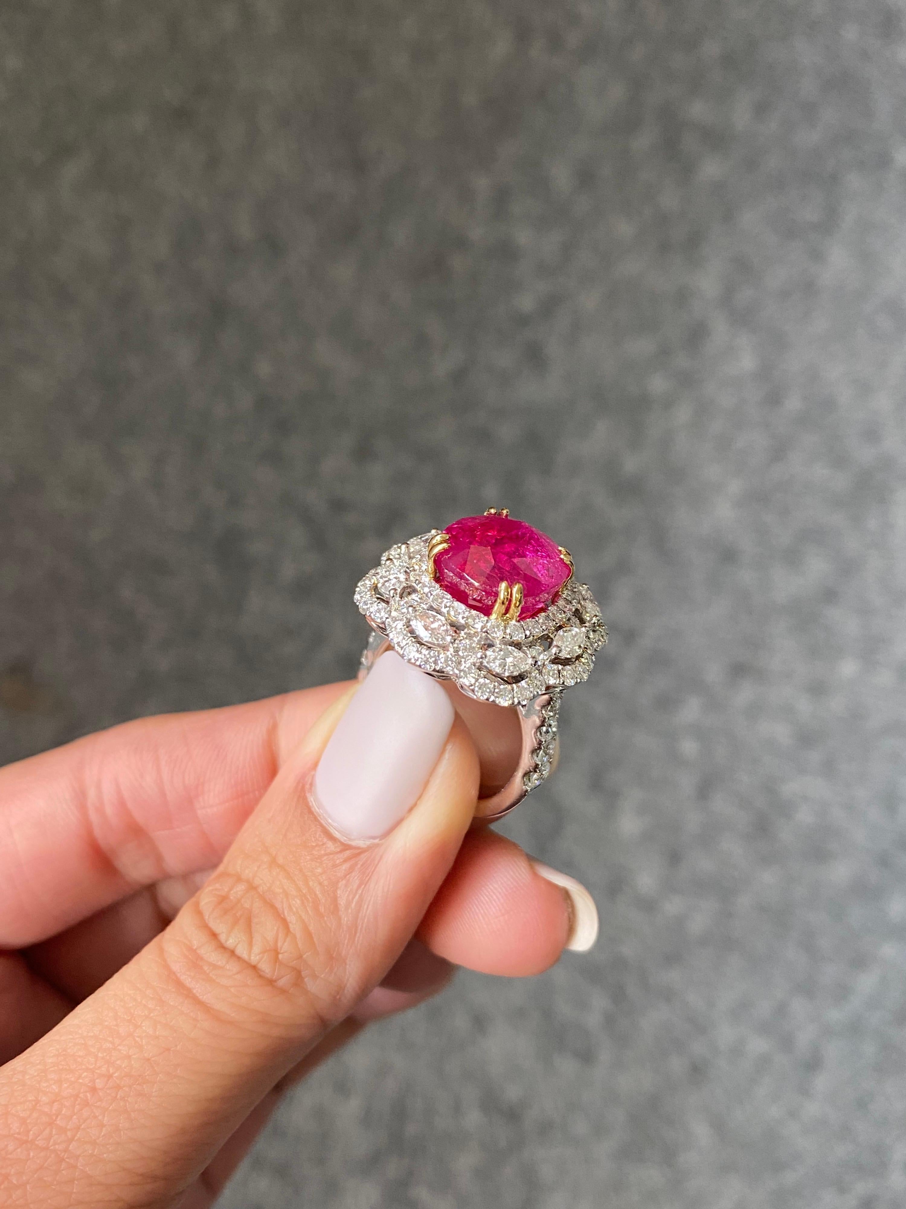 Bague de fiançailles cocktail en rubis de Birmanie et diamants de 9,90 carats certifiés GRS Neuf - En vente à Bangkok, Thailand