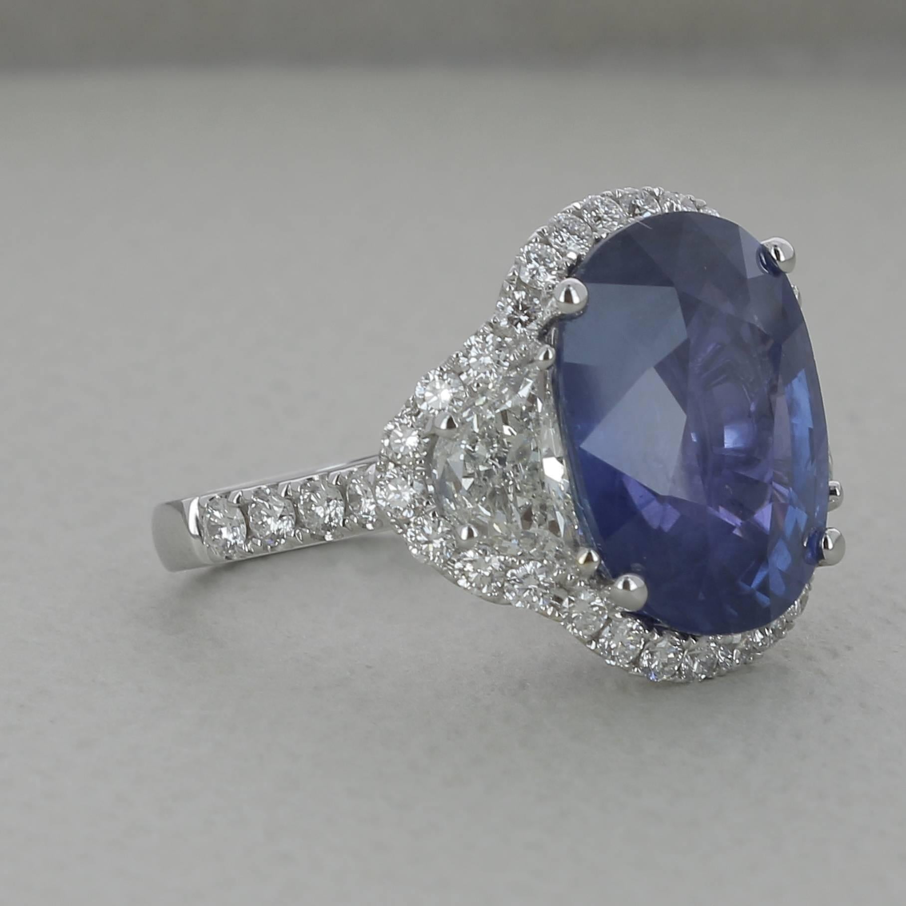 GRS Certified Blue Oval Non Heated Sri Lanka 15.96 Carat Sapphire Ring In New Condition In Istanbul, TR