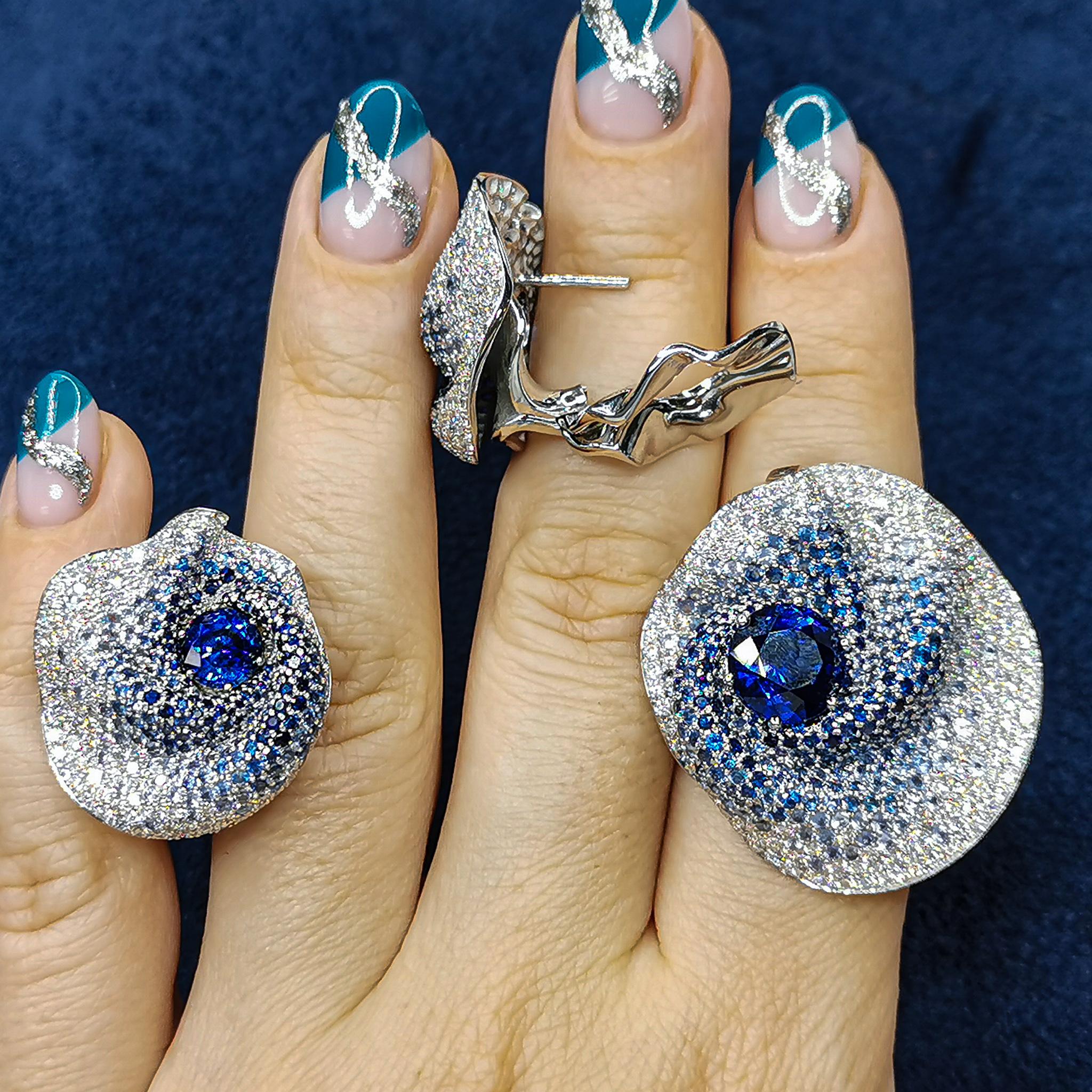Round Cut GRS Certified Blue Sapphires Diamonds 18 Karat White Gold Suite
