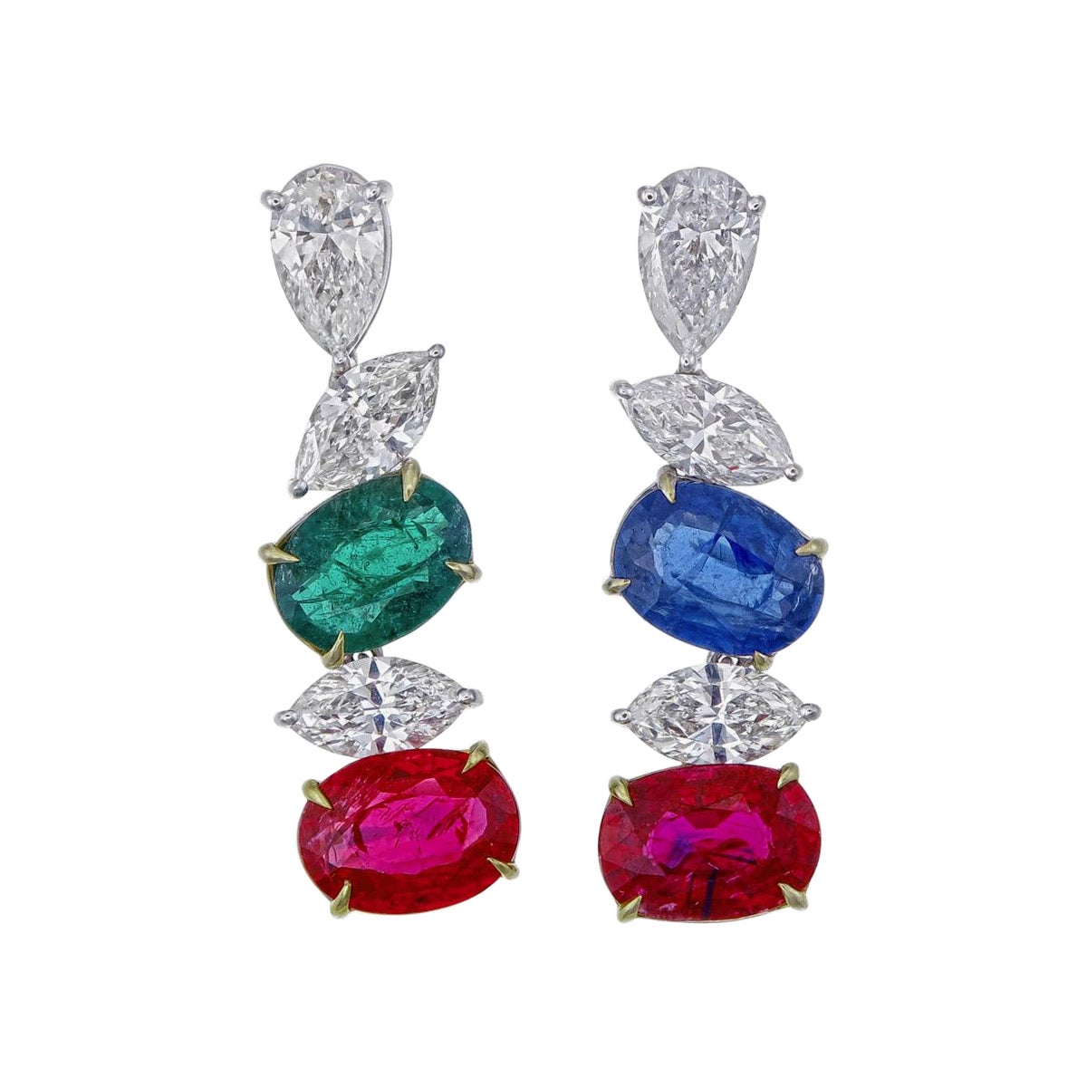 Boucles d
oreilles certifiées GRS en or blanc 18 carats, rubis de Birmanie, émeraudes, saphirs et diamants