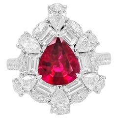 GRS-zertifizierter Ring und Anhänger mit Burma-Rubin und weißen Diamanten in 18 Karat Gold